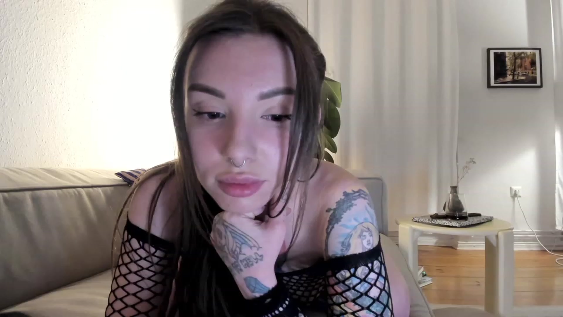 Gallery image thumbnail from SassySuz_'s myfreecams stream on, 04/27/2023, 24:05 image 9 of 20