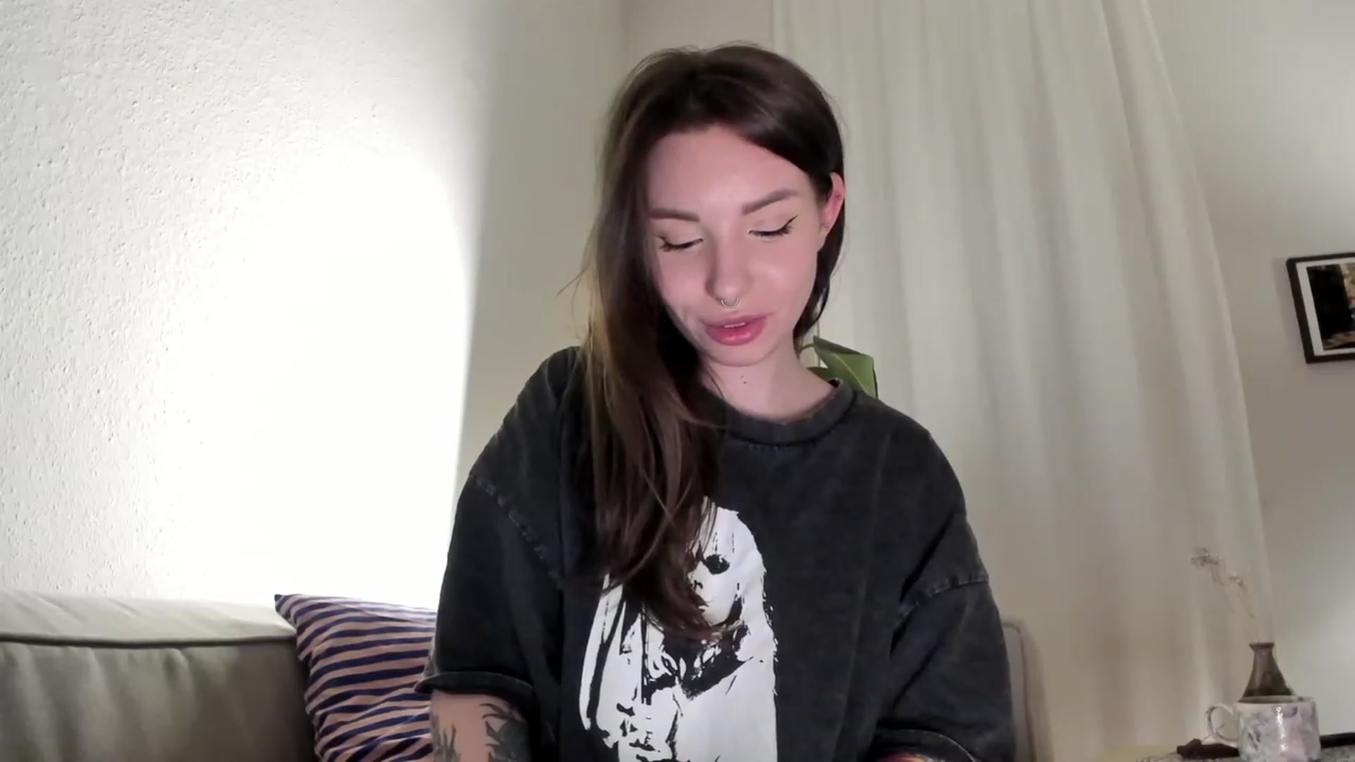 Gallery image thumbnail from SassySuz_'s myfreecams stream on, 04/30/2023, 21:10 image 12 of 20