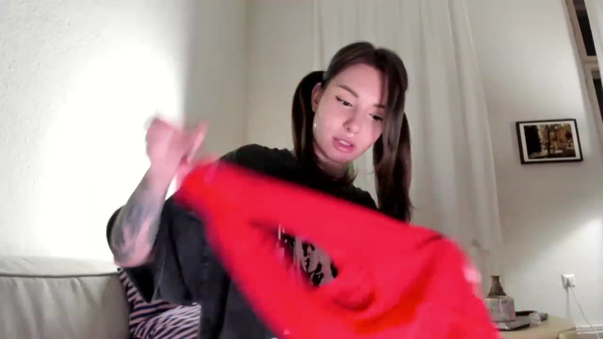 Gallery image thumbnail from SassySuz_'s myfreecams stream on, 04/30/2023, 21:10 image 18 of 20