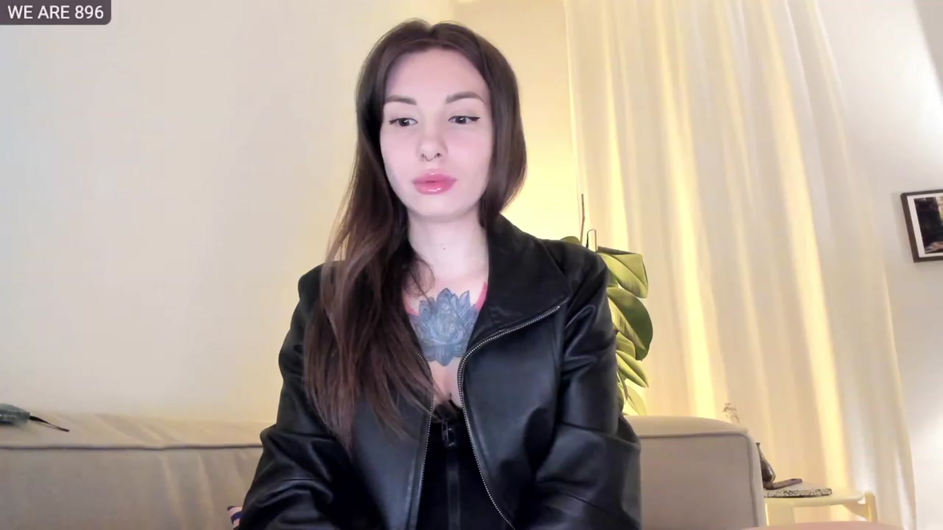 Gallery image thumbnail from SassySuz_'s myfreecams stream on, 05/07/2023, 23:26 image 4 of 20