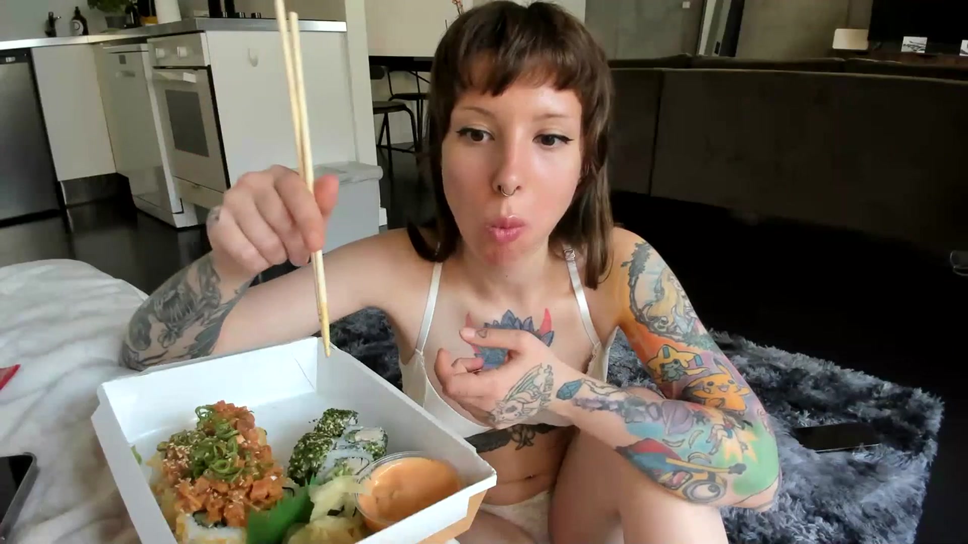 Gallery image thumbnail from SassySuz_'s myfreecams stream on, 07/06/2023, 14:53 image 5 of 20