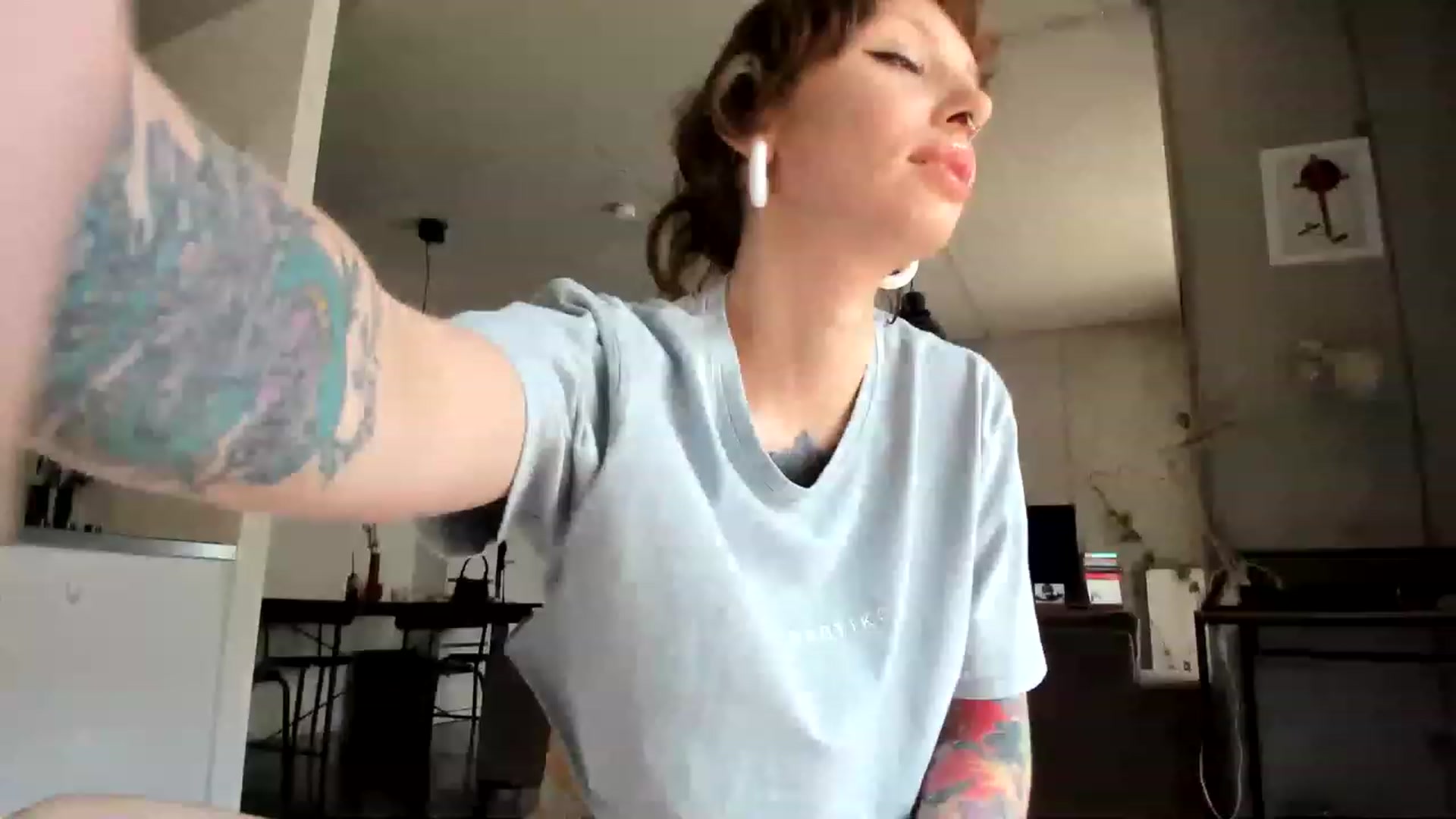 Gallery image thumbnail from SassySuz_'s myfreecams stream on, 07/10/2023, 14:56 image 4 of 20