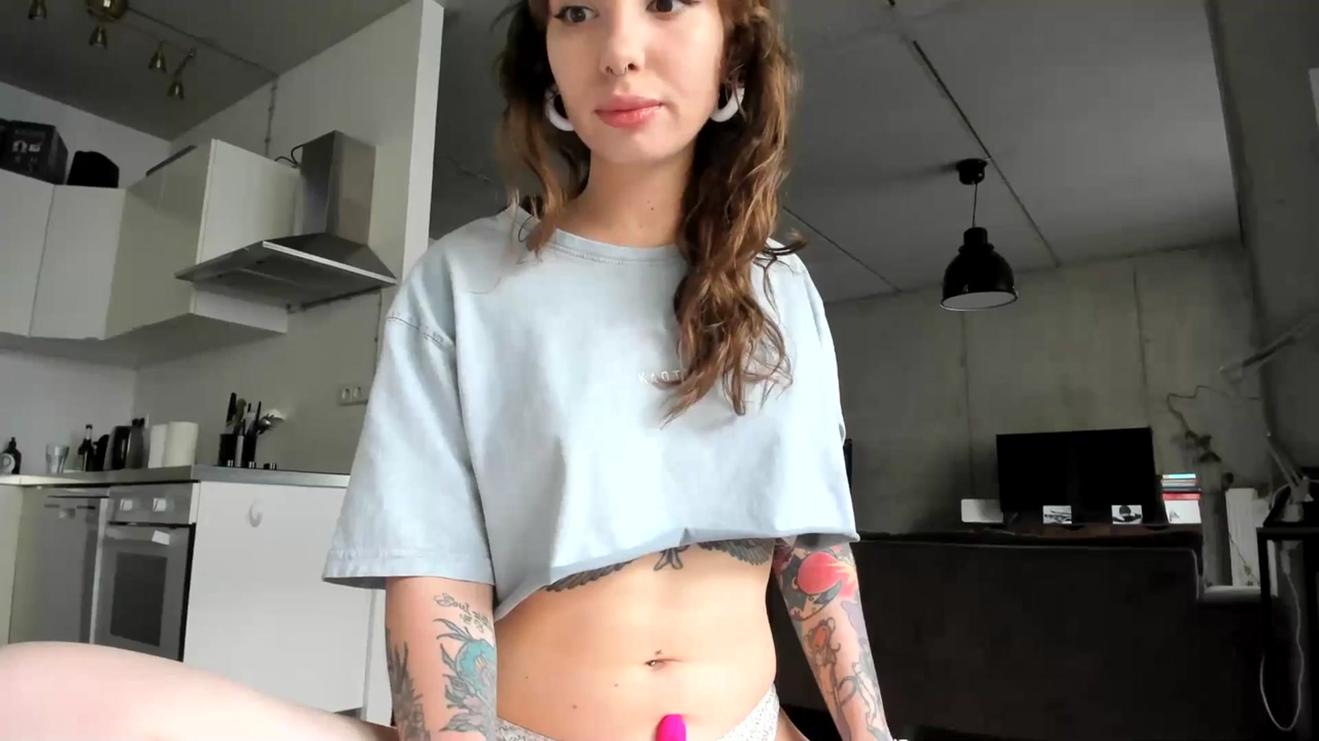 Gallery image thumbnail from SassySuz_'s myfreecams stream on, 07/10/2023, 17:44 image 10 of 20