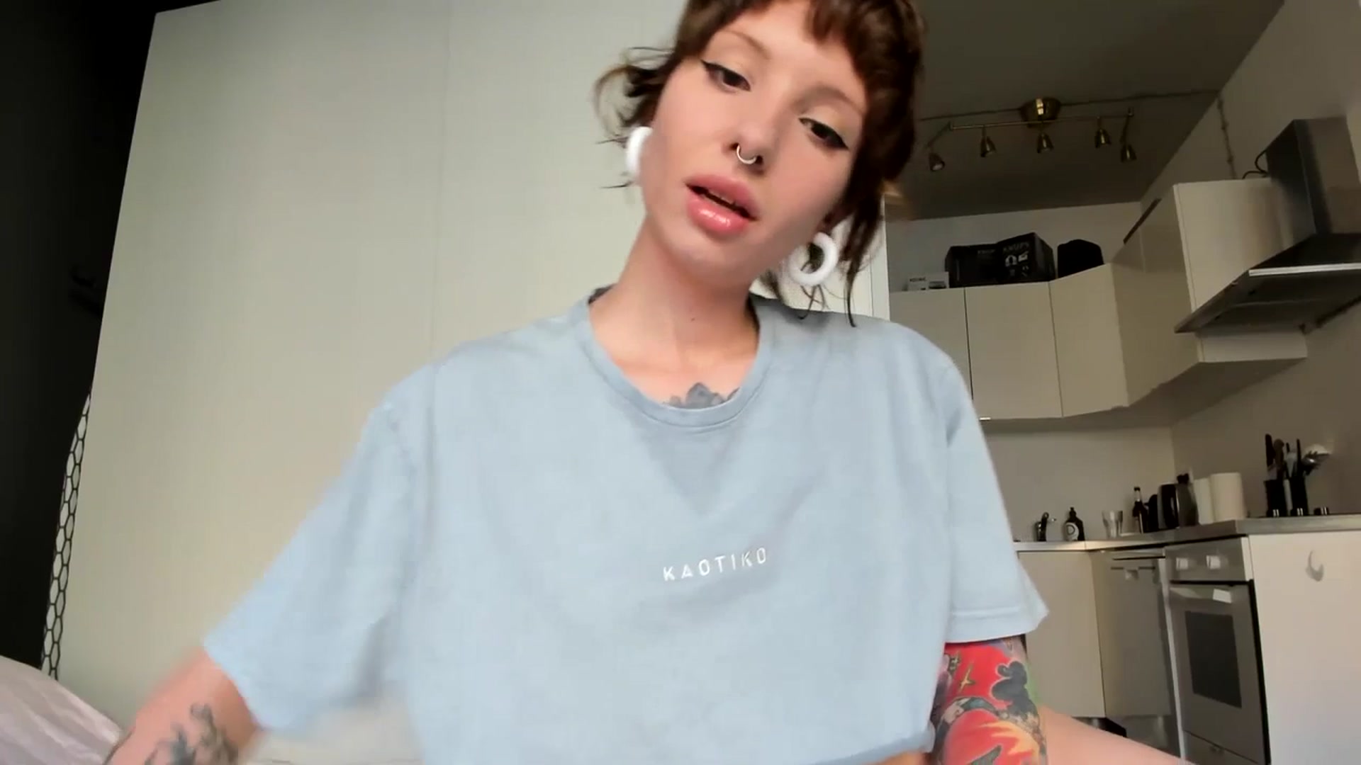 Gallery image thumbnail from SassySuz_'s myfreecams stream on, 07/10/2023, 19:49 image 3 of 20