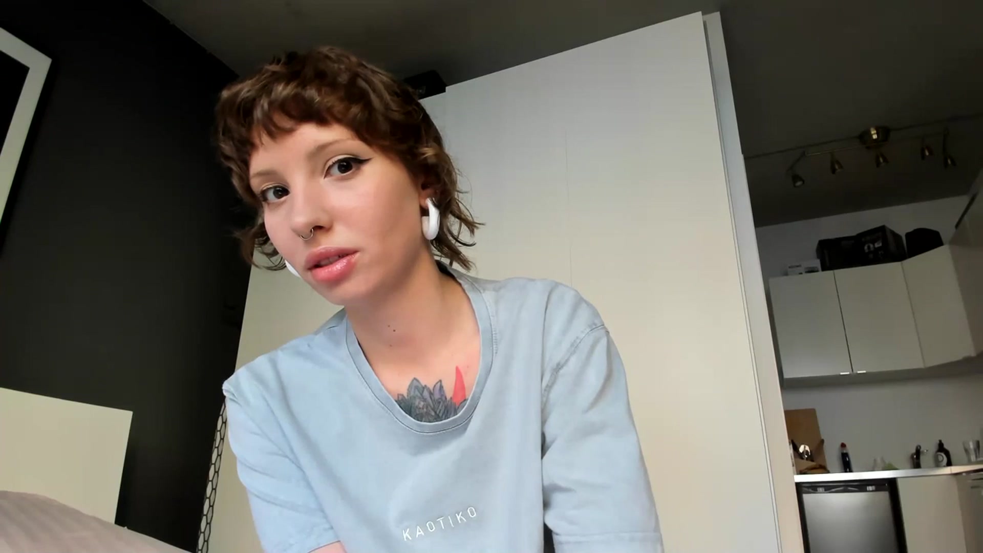 Gallery image thumbnail from SassySuz_'s myfreecams stream on, 07/10/2023, 19:49 image 7 of 20