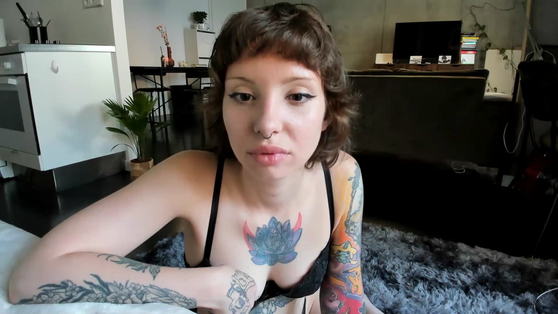Gallery image thumbnail from SassySuz_'s myfreecams stream on, 07/11/2023, 17:41 image 5 of 20