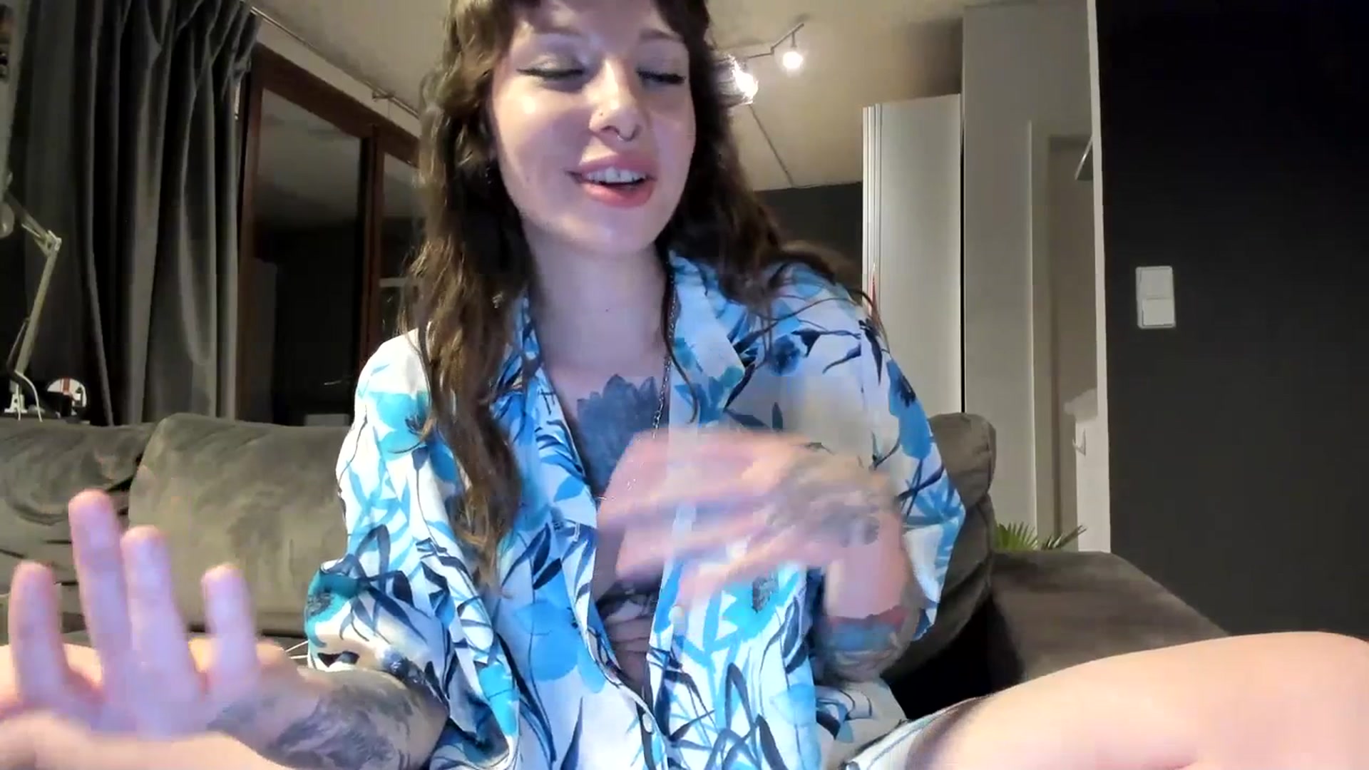 Gallery image thumbnail from SassySuz_'s myfreecams stream on, 07/16/2023, 21:06 image 19 of 20