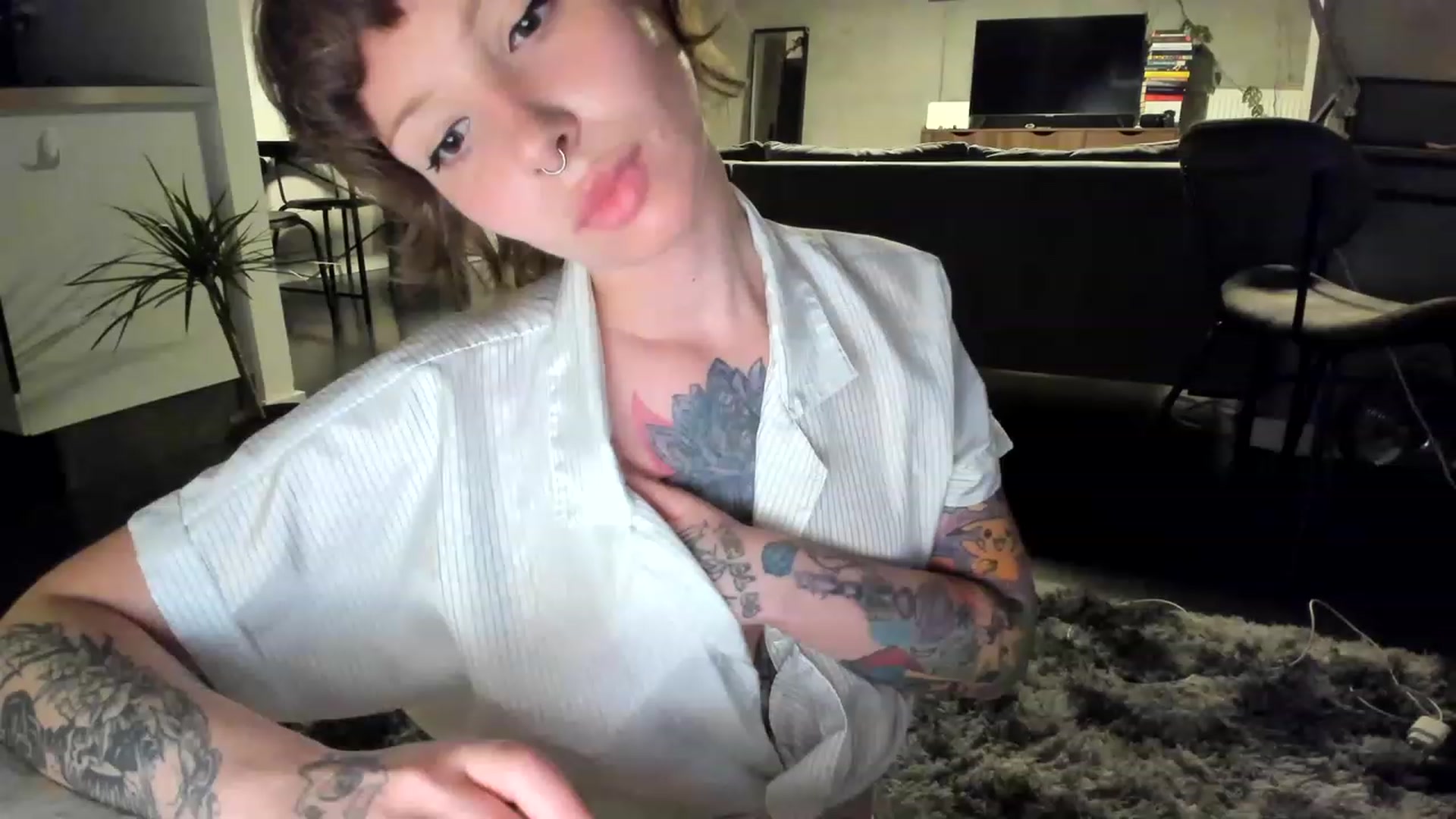 Gallery image thumbnail from SassySuz_'s myfreecams stream on, 08/03/2023, 20:27 image 4 of 20