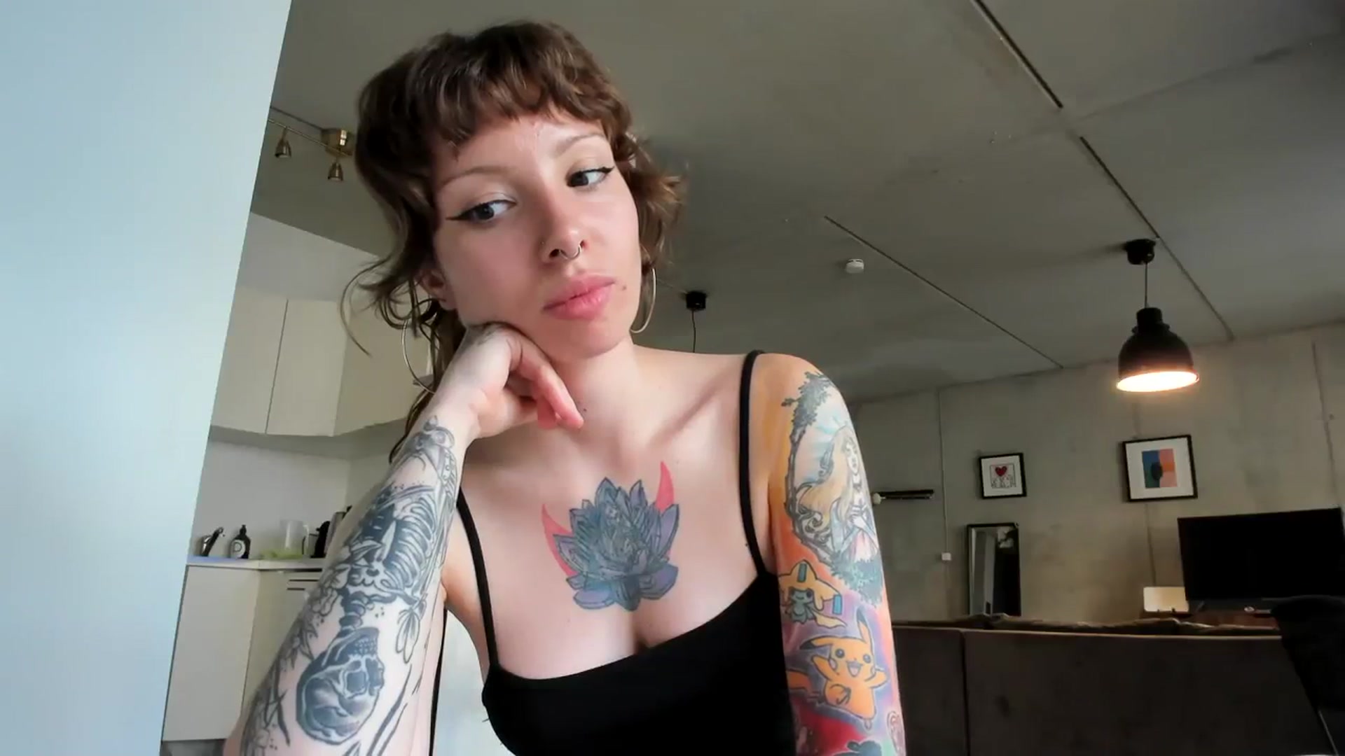 Gallery image thumbnail from SassySuz_'s myfreecams stream on, 08/04/2023, 17:57 image 4 of 20