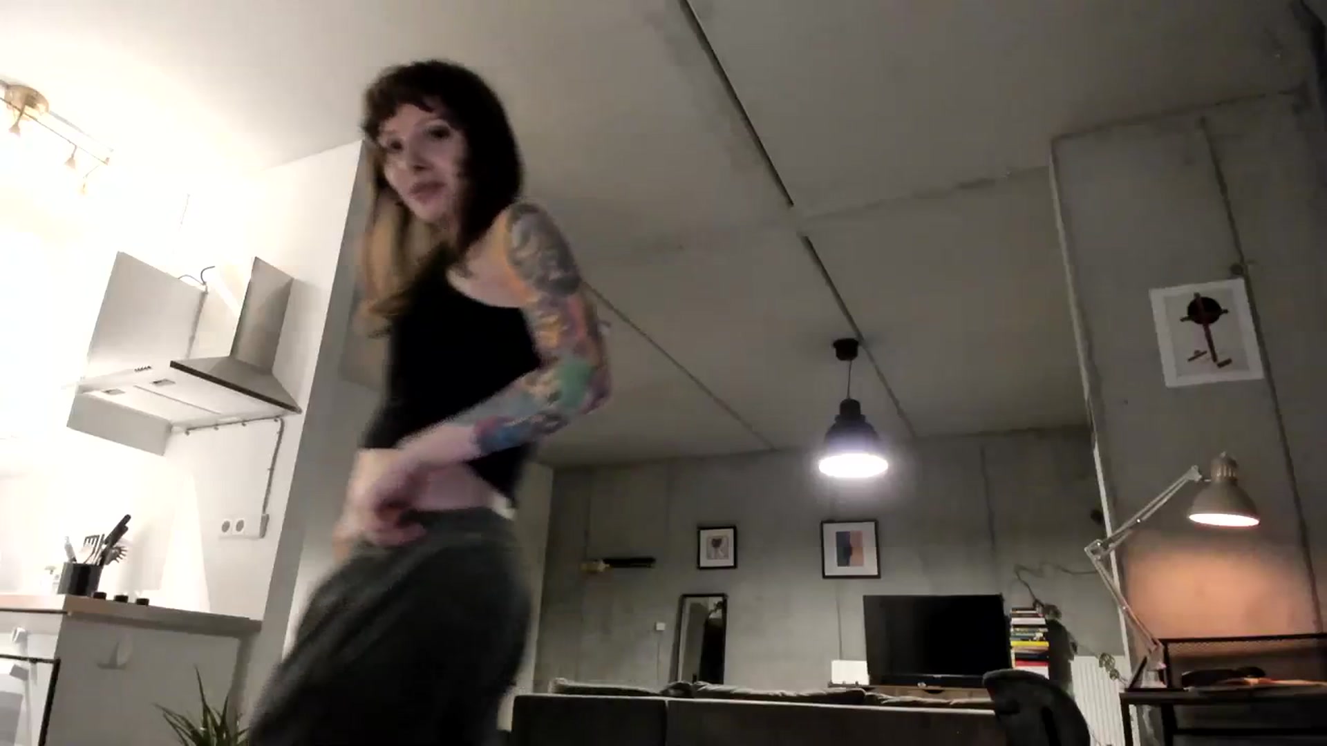 Gallery image thumbnail from SassySuz_'s myfreecams stream on, 08/06/2023, 20:58 image 18 of 20