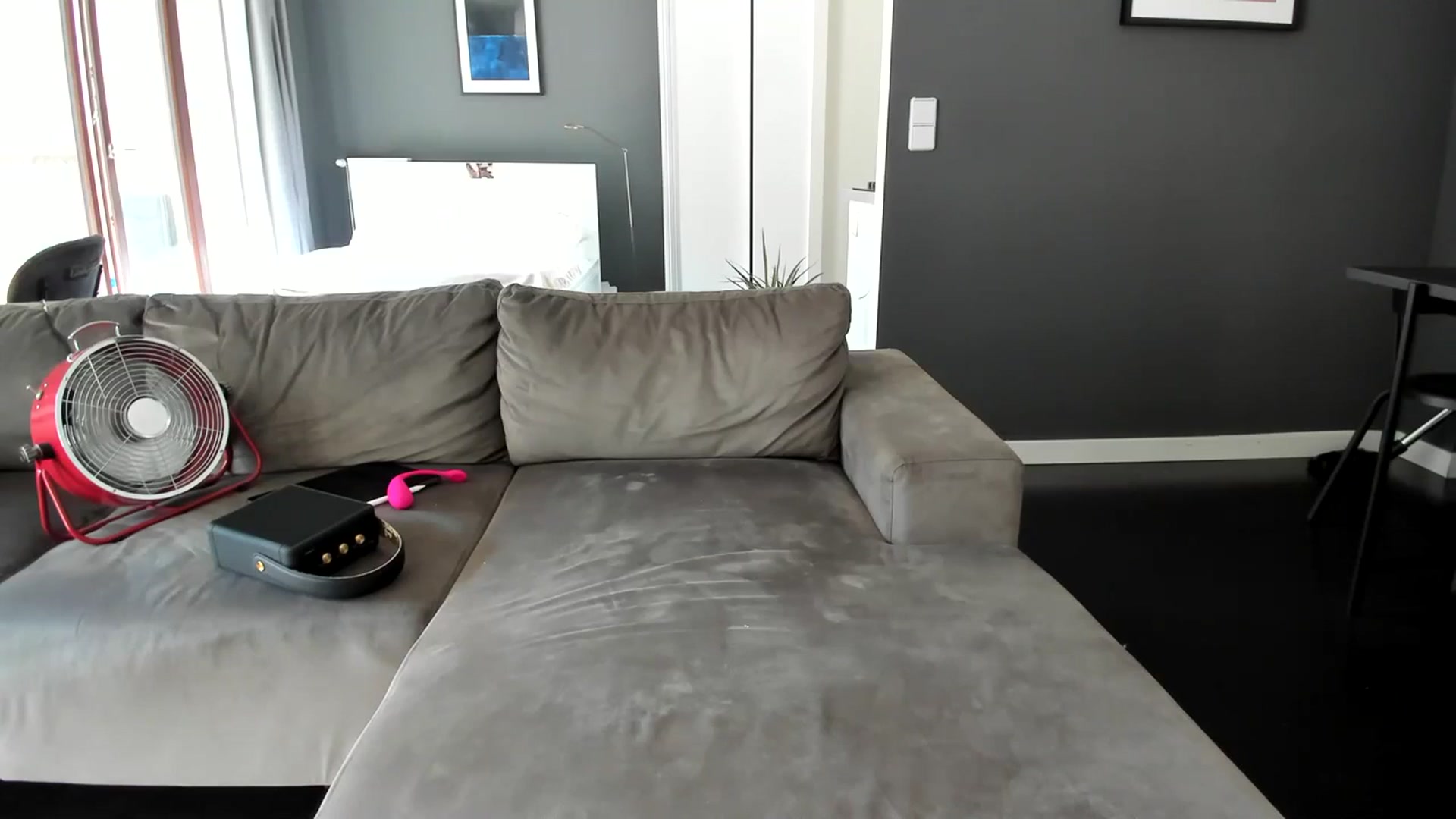Gallery image thumbnail from SassySuz_'s myfreecams stream on, 08/20/2023, 13:22 image 10 of 20