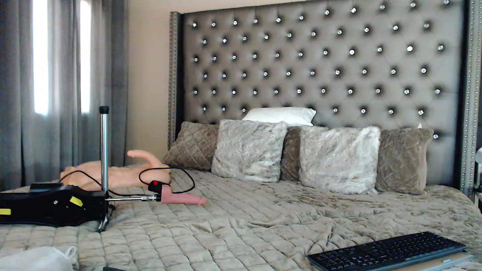 Gallery image thumbnail from Sassy_Nympho's myfreecams stream on, 10/07/2023, 19:28 image 16 of 20