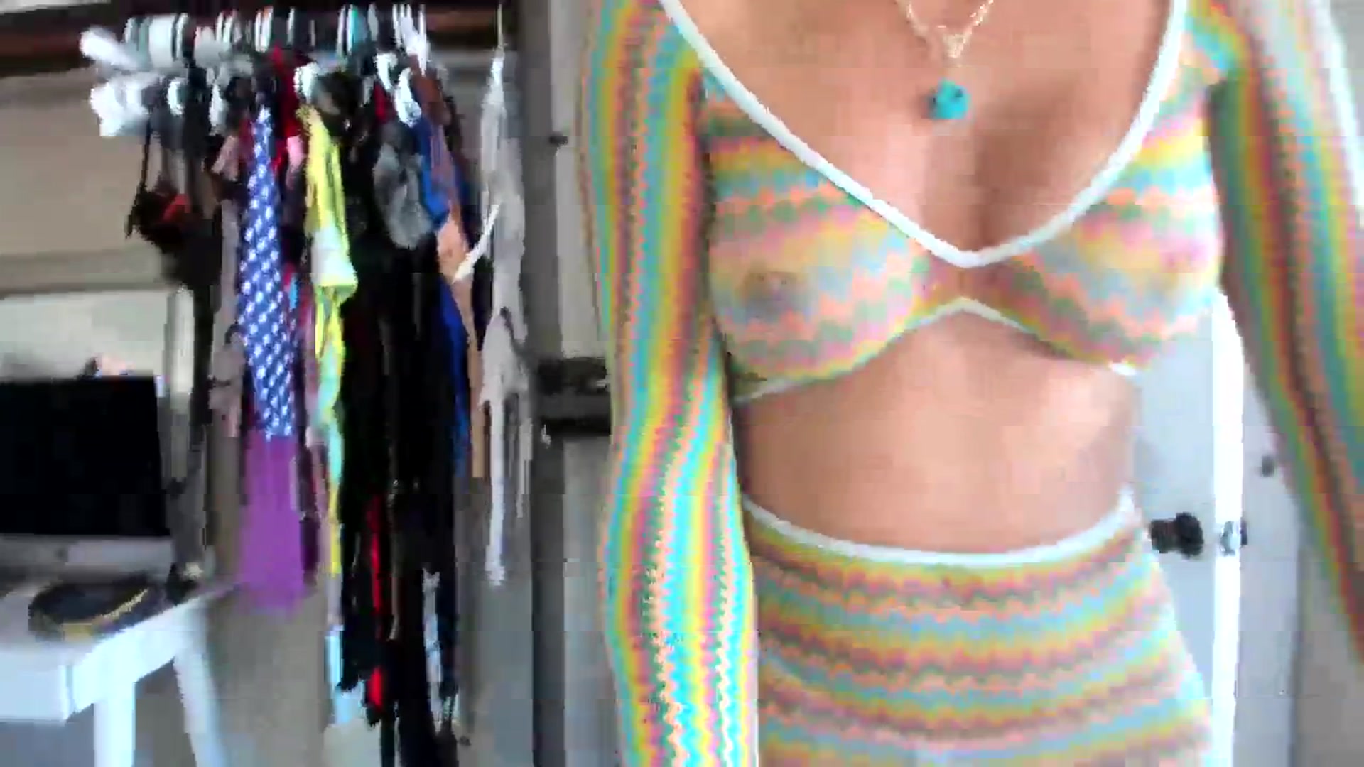 Gallery image thumbnail from Sassy_Skye's myfreecams stream on, 10/24/2023, 16:33 image 16 of 20