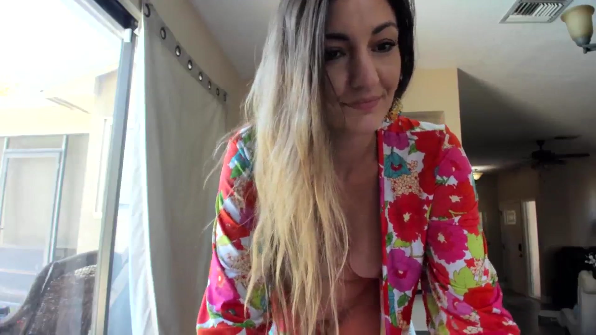 Gallery image thumbnail from Sassy_Skye's myfreecams stream on, 03/19/2024, 17:14 image 14 of 20