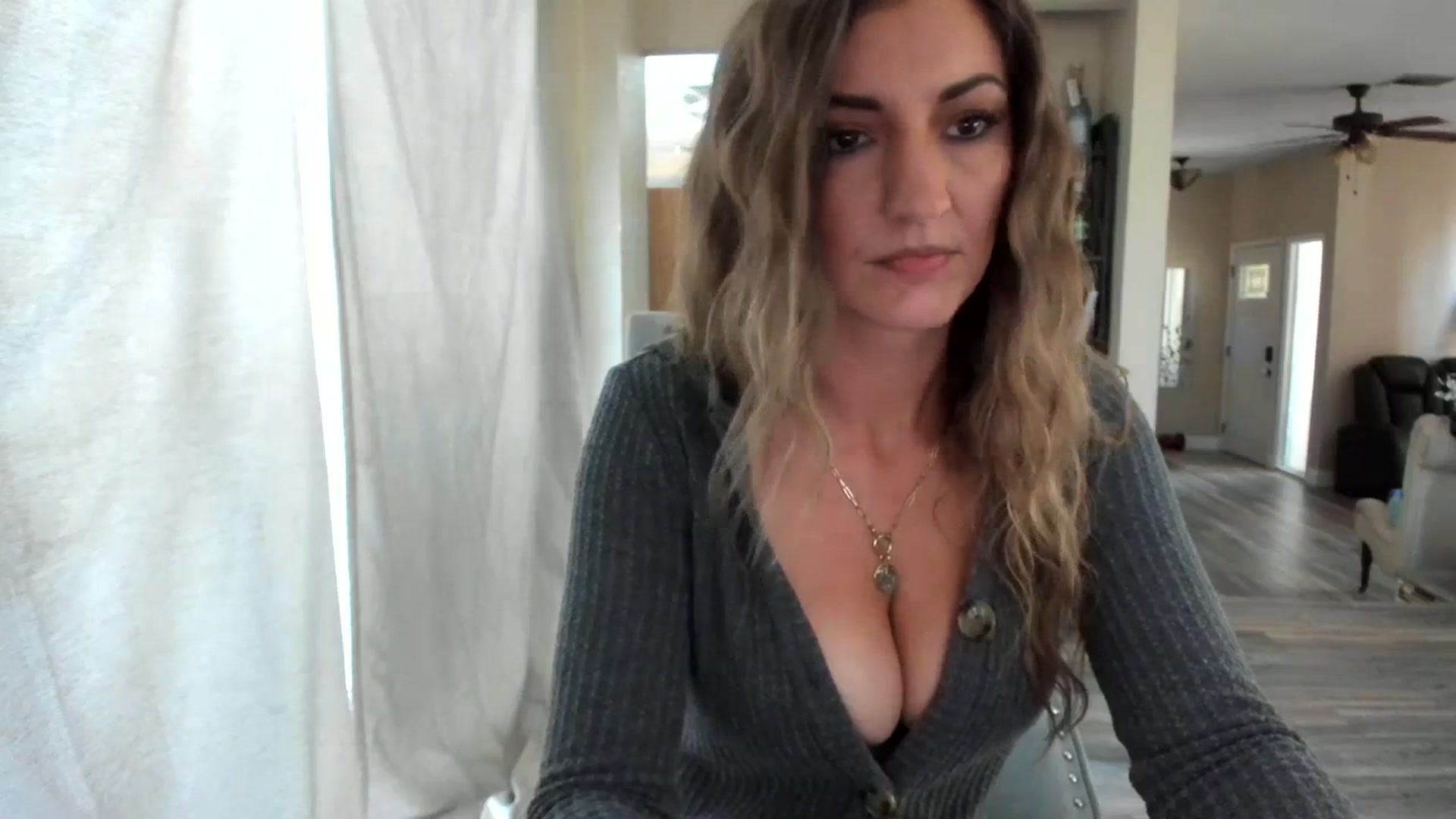 Gallery image thumbnail from Sassy_Skye's myfreecams stream on, 03/21/2024, 18:11 image 11 of 20