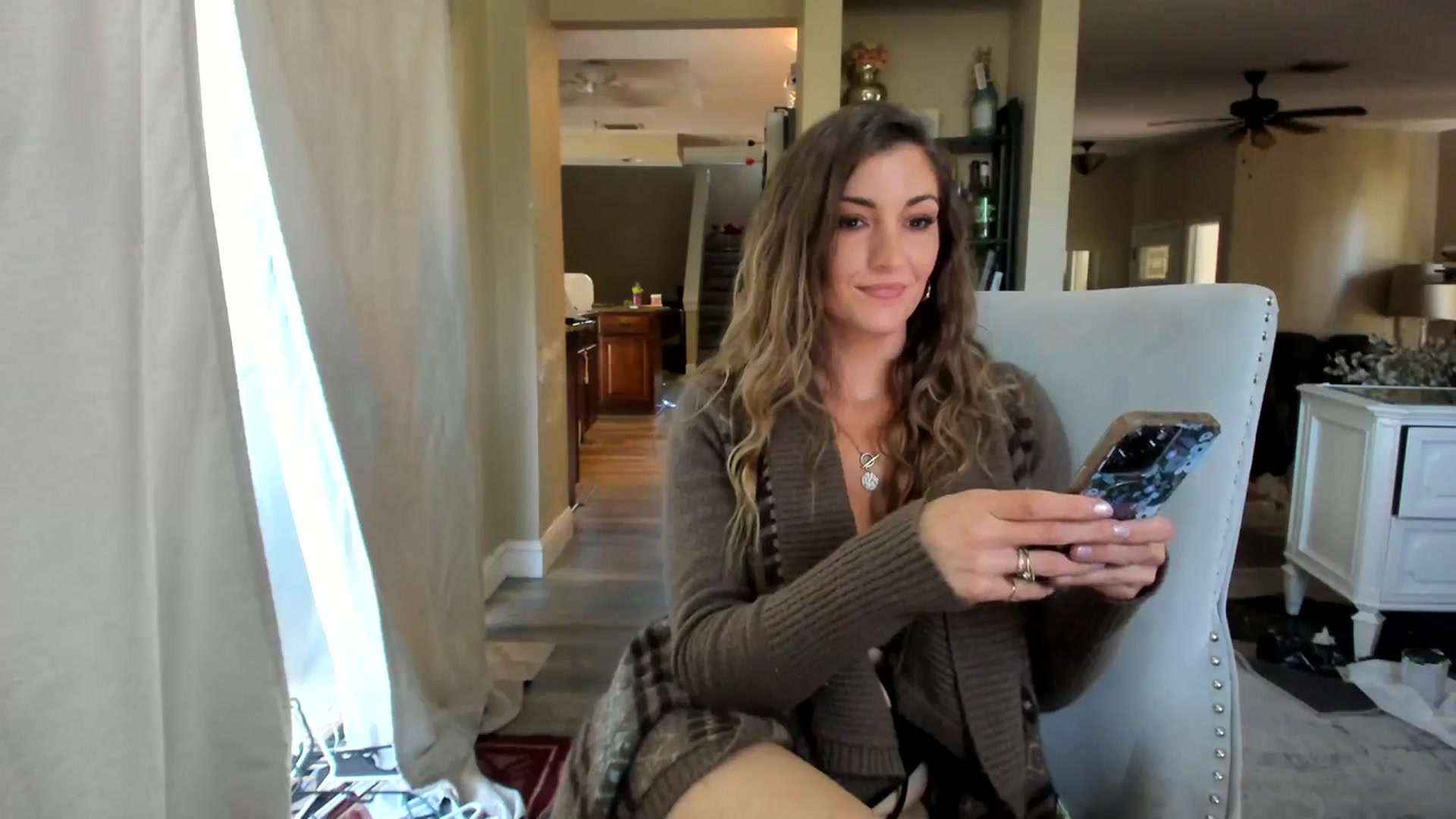 Gallery image thumbnail from Sassy_Skye's myfreecams stream on, 03/28/2024, 17:12 image 13 of 20