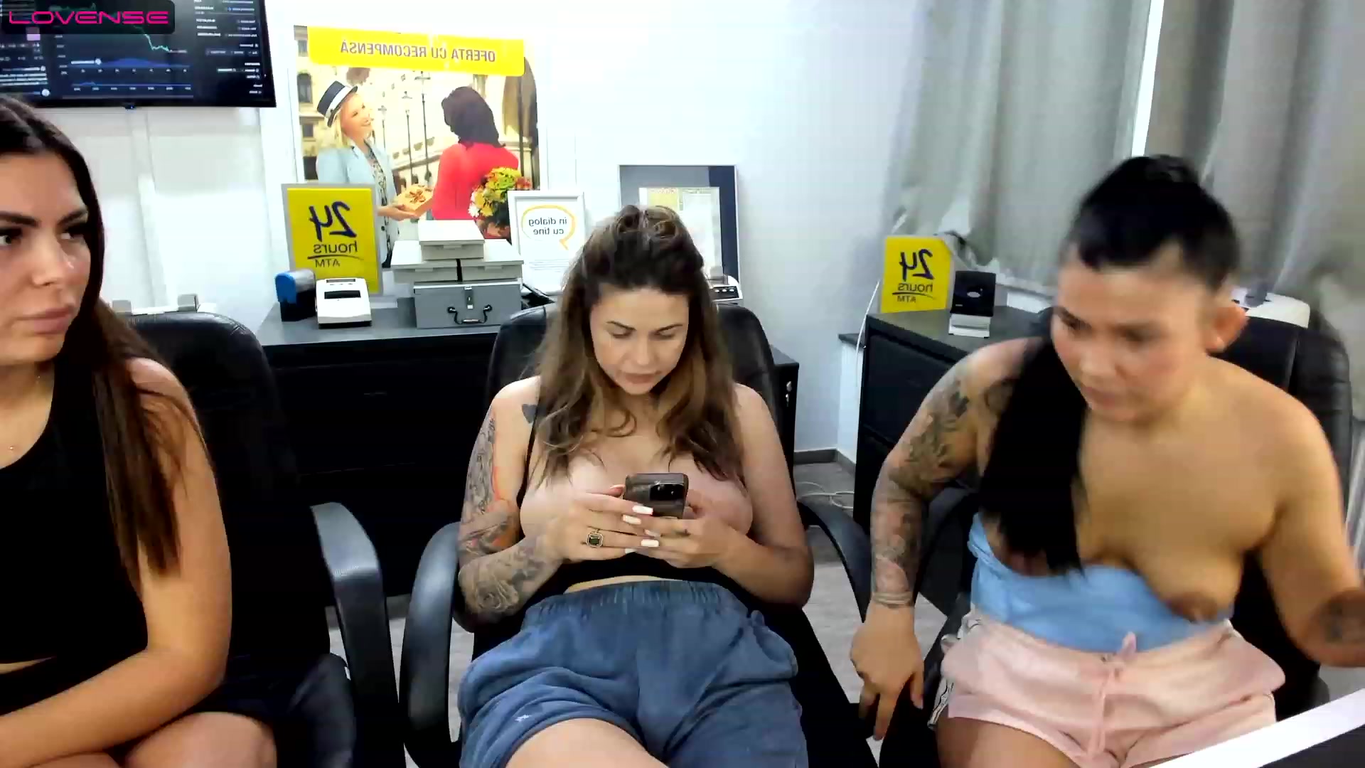Gallery image thumbnail from Sassytiffxxx's myfreecams stream on, 06/25/2023, 17:52 image 3 of 20
