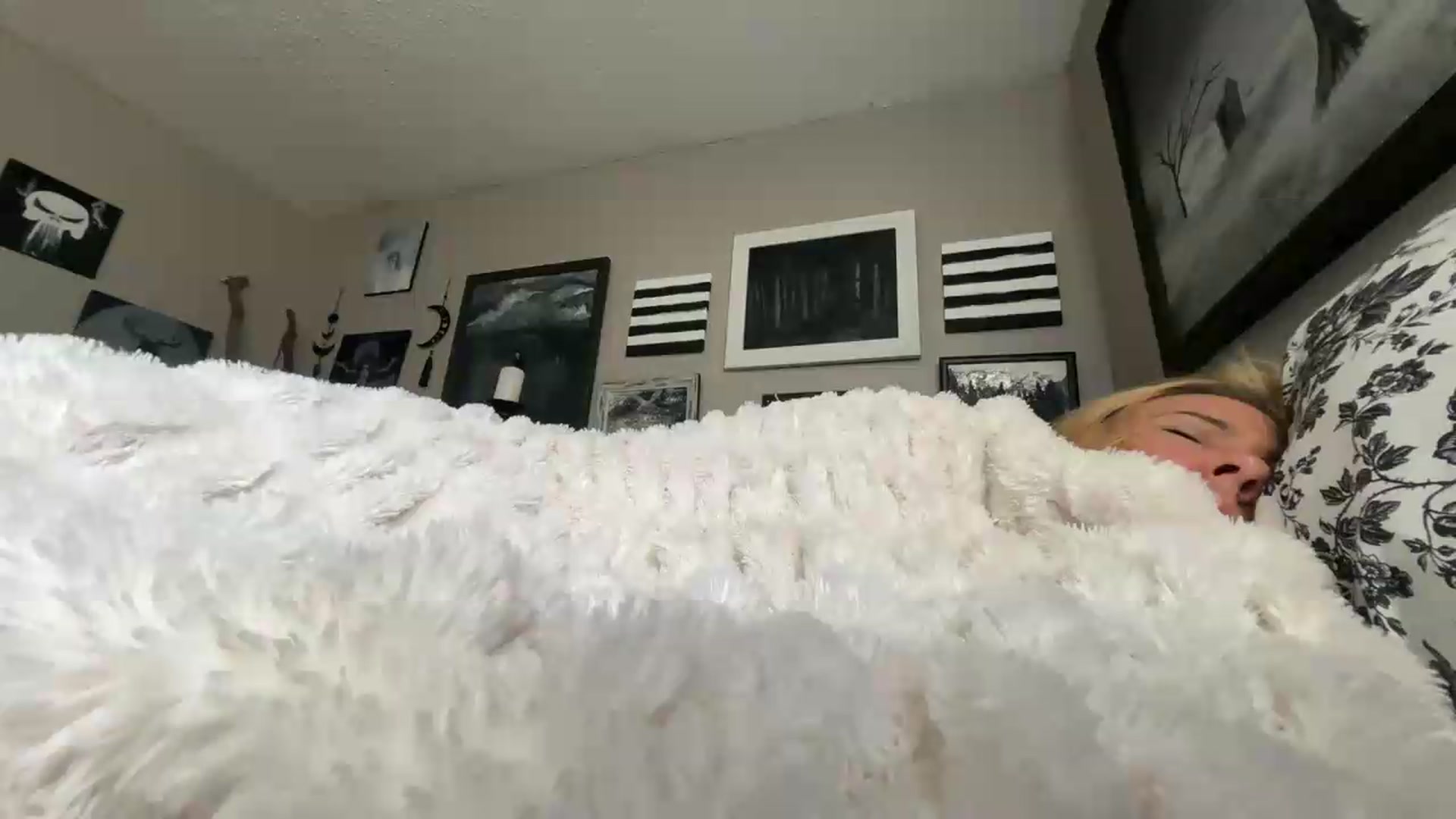 Gallery image thumbnail from SatansPoet's myfreecams stream on, 05/30/2026, 13:14 image 17 of 20