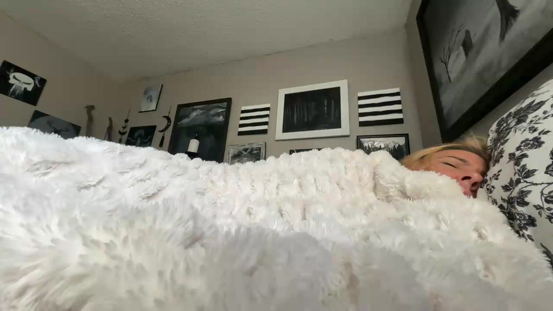Gallery image thumbnail from SatansPoet's myfreecams stream on, 05/30/2026, 13:14 image 16 of 20