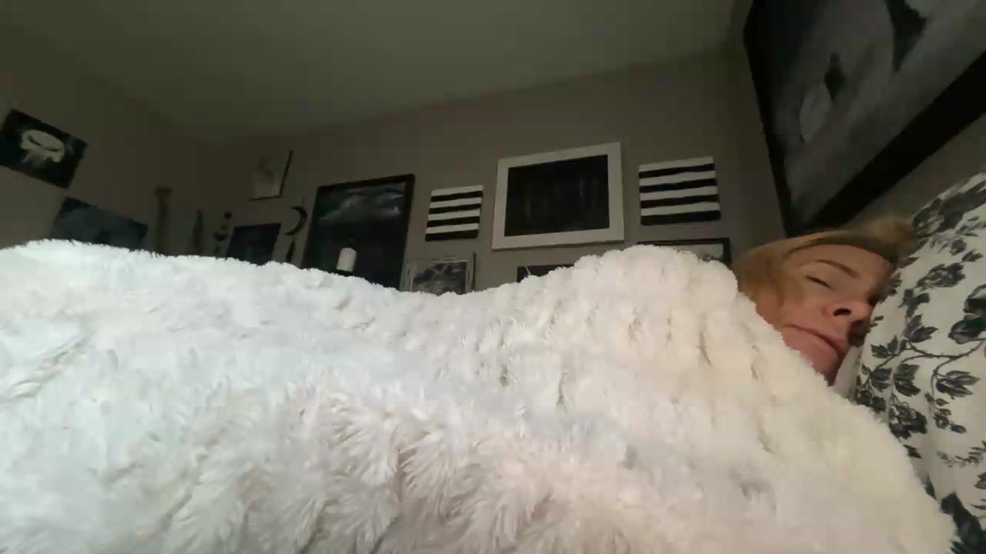 Gallery image thumbnail from SatansPoet's myfreecams stream on, 05/30/2026, 13:14 image 7 of 20