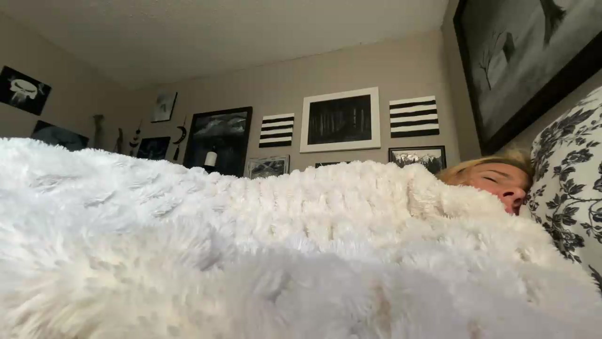 Gallery image thumbnail from SatansPoet's myfreecams stream on, 05/30/2026, 13:14 image 13 of 20