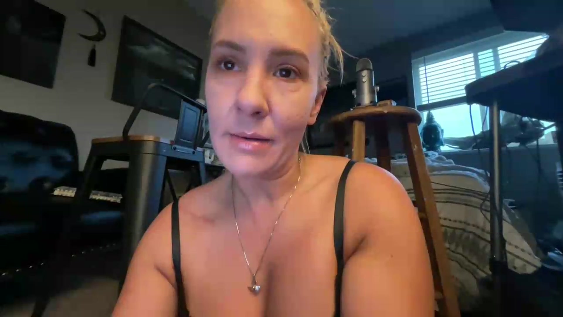Gallery image thumbnail from SatansPoet's myfreecams stream on, 06/25/2026, 12:26 image 9 of 20