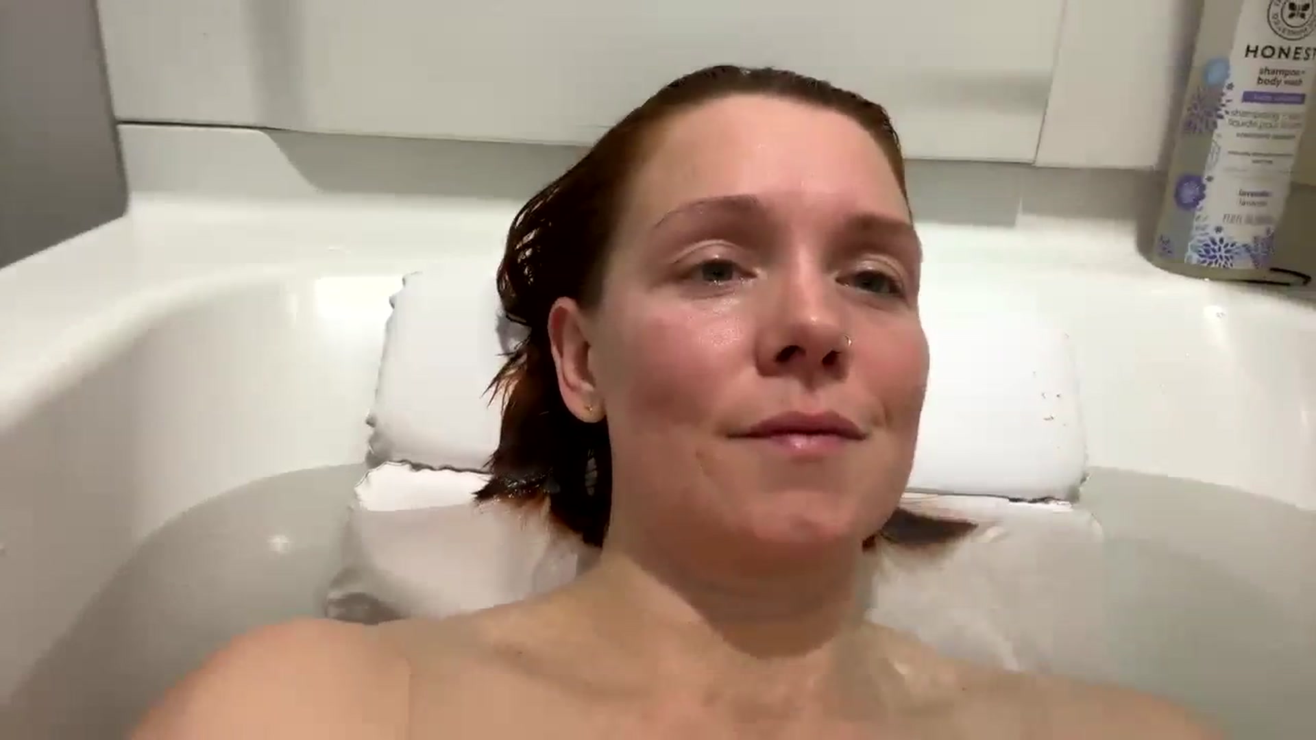 Gallery image thumbnail from SaucySiren's myfreecams stream on, 01/31/2024, 23:00 image 16 of 20