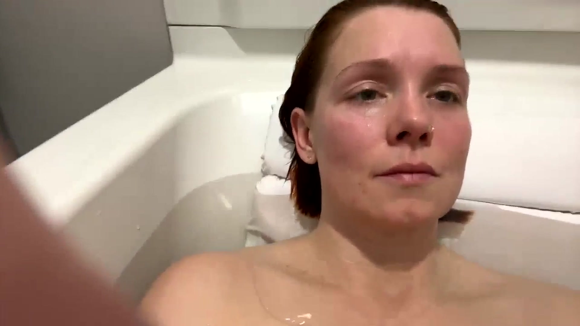 Gallery image thumbnail from SaucySiren's myfreecams stream on, 01/31/2024, 23:00 image 9 of 20
