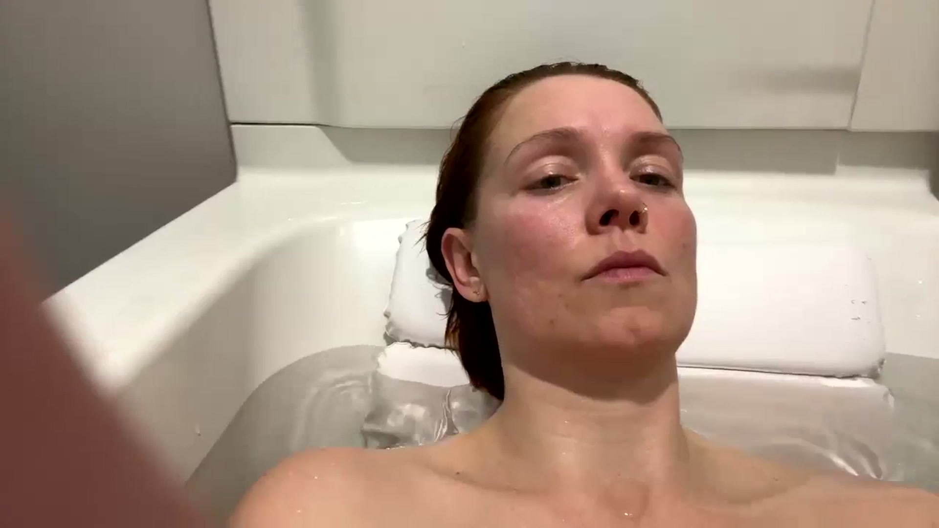 Gallery image thumbnail from SaucySiren's myfreecams stream on, 01/31/2024, 23:00 image 10 of 20