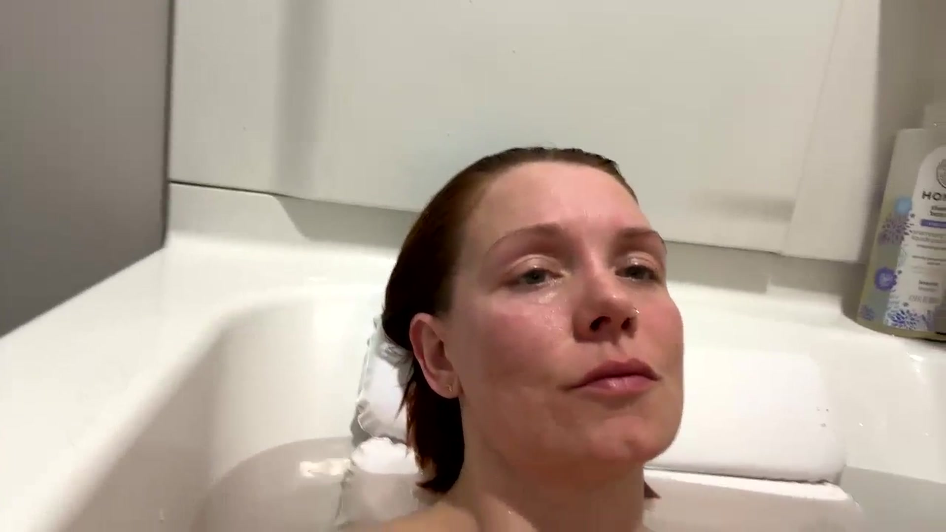 Gallery image thumbnail from SaucySiren's myfreecams stream on, 01/31/2024, 23:00 image 7 of 20