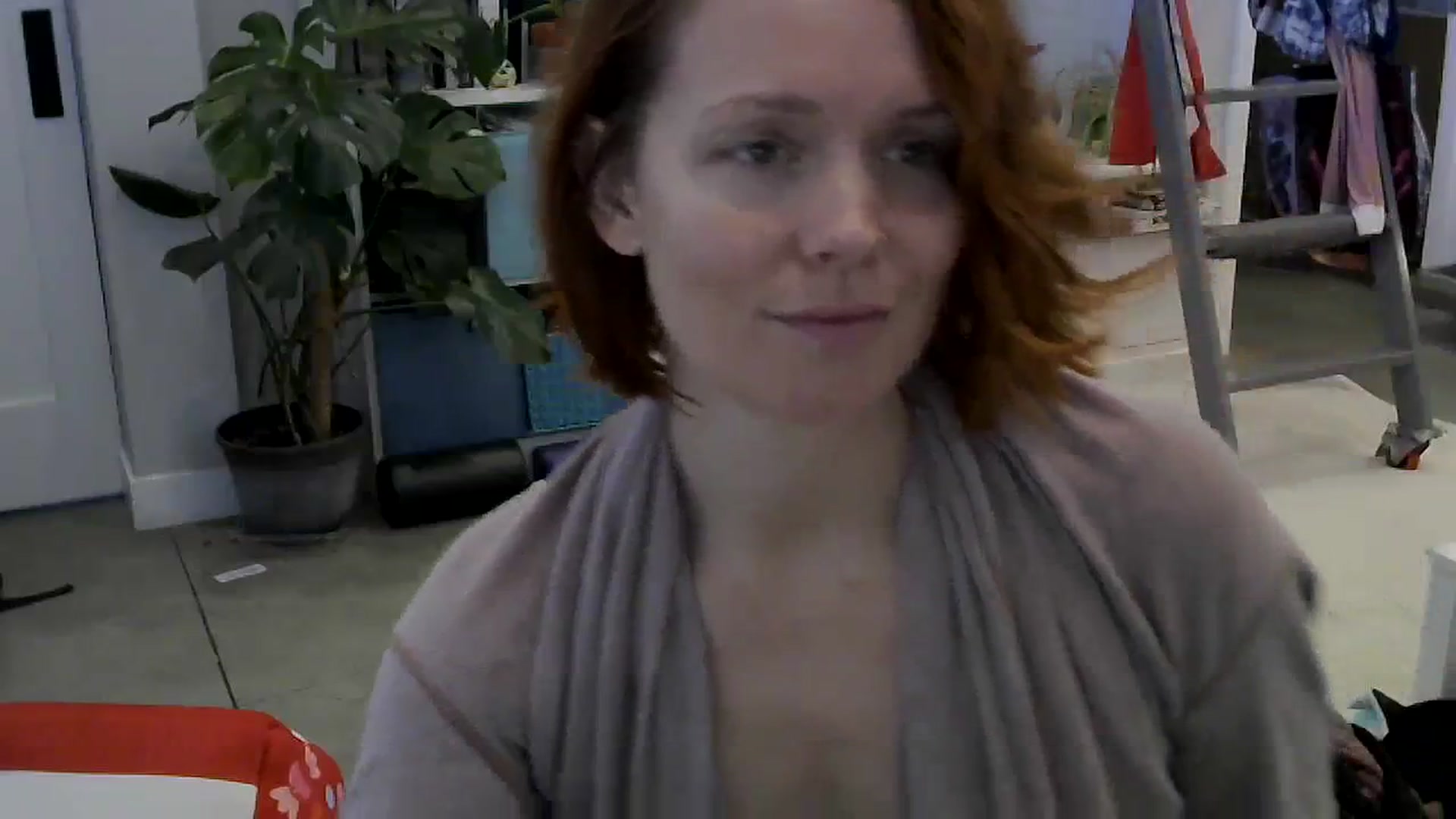Gallery image thumbnail from SaucySiren's myfreecams stream on, 02/22/2024, 19:02 image 10 of 20