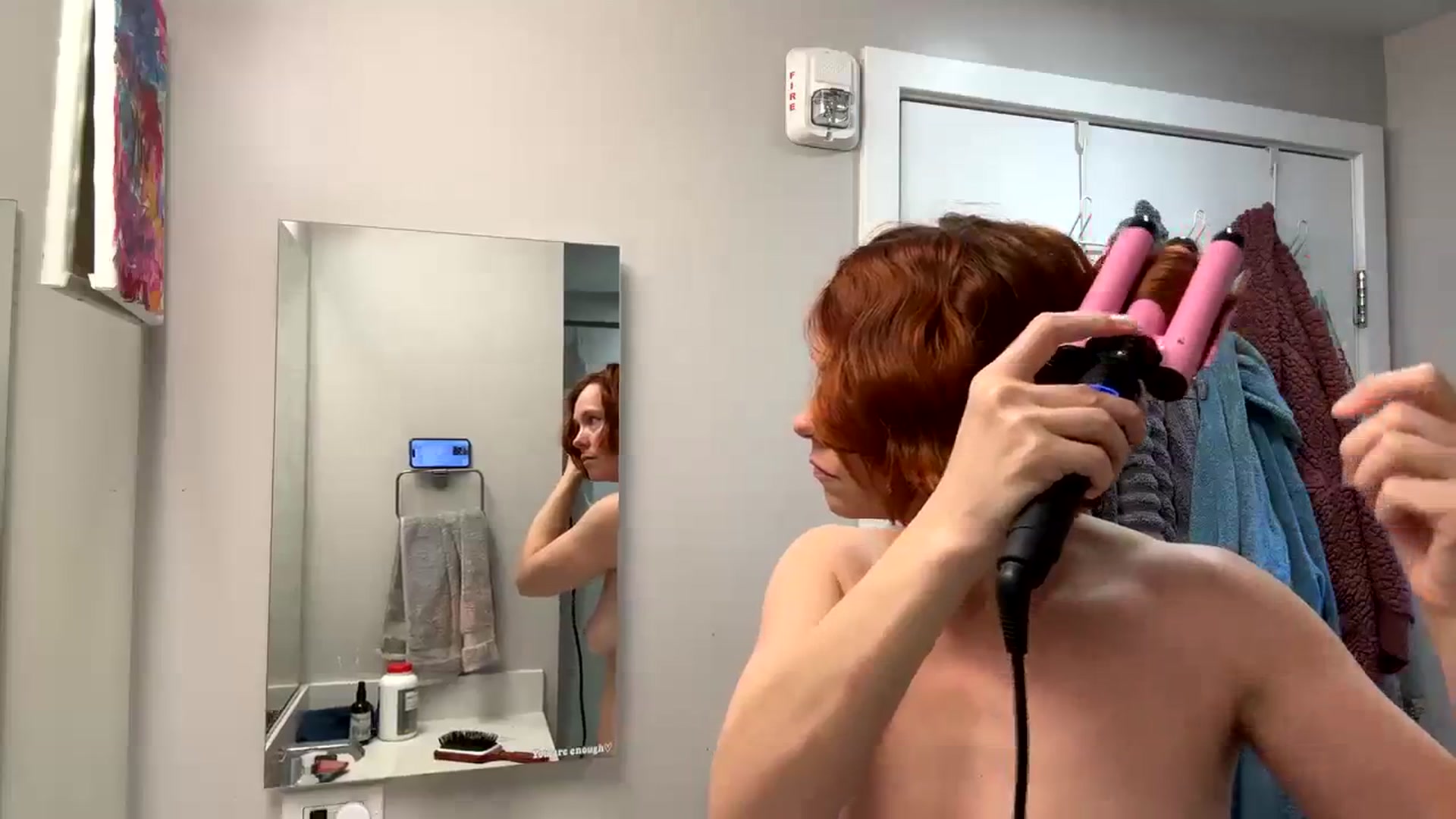 Gallery image thumbnail from SaucySiren's myfreecams stream on, 03/19/2024, 19:18 image 3 of 20