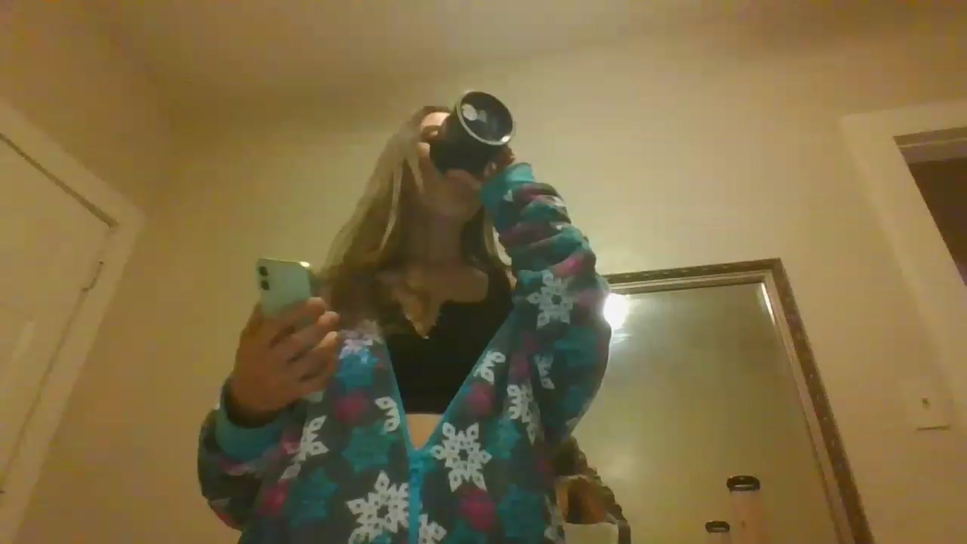 Gallery image thumbnail from Sauuucyb23's myfreecams stream on, 12/12/2022, 01:30 image 4 of 20