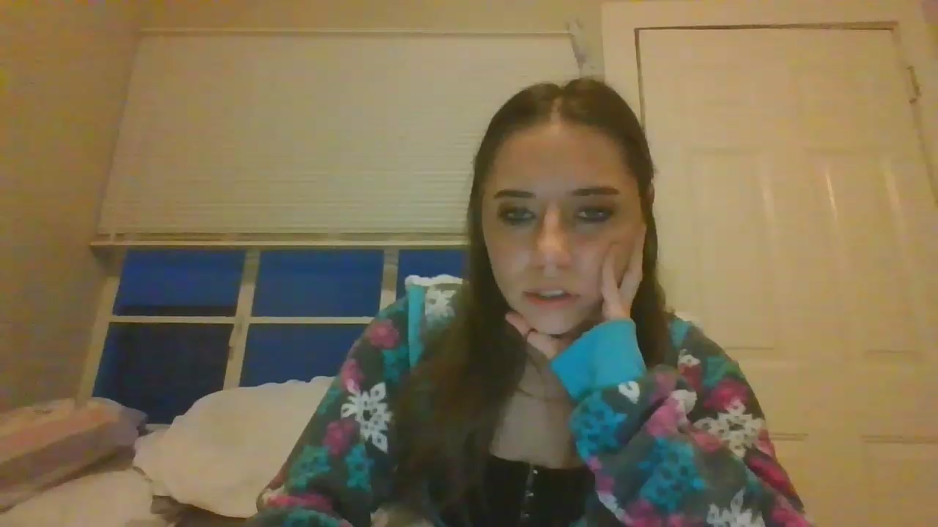 Gallery image thumbnail from Sauuucyb23's myfreecams stream on, 12/12/2022, 01:30 image 1 of 20