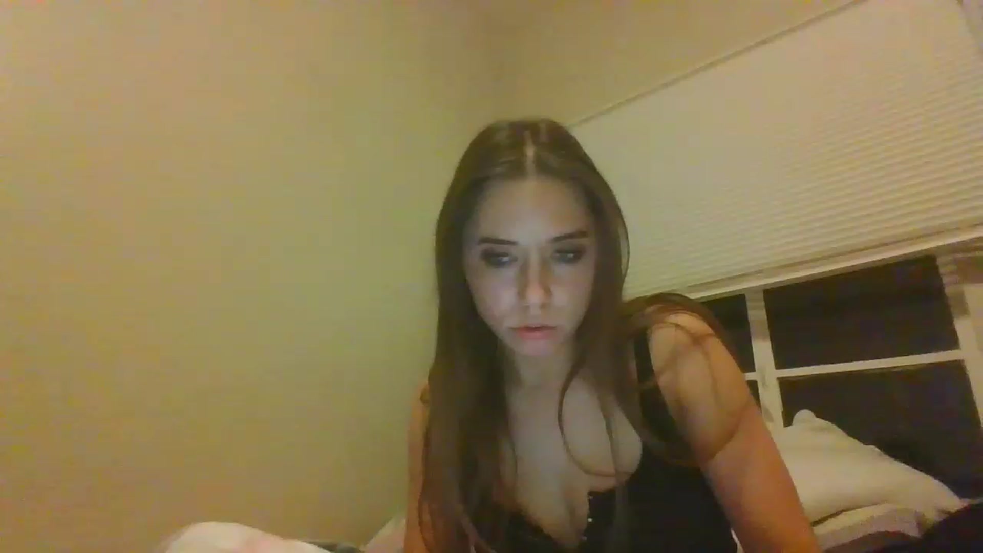Gallery image thumbnail from Sauuucyb23's myfreecams stream on, 12/12/2022, 01:30 image 17 of 20
