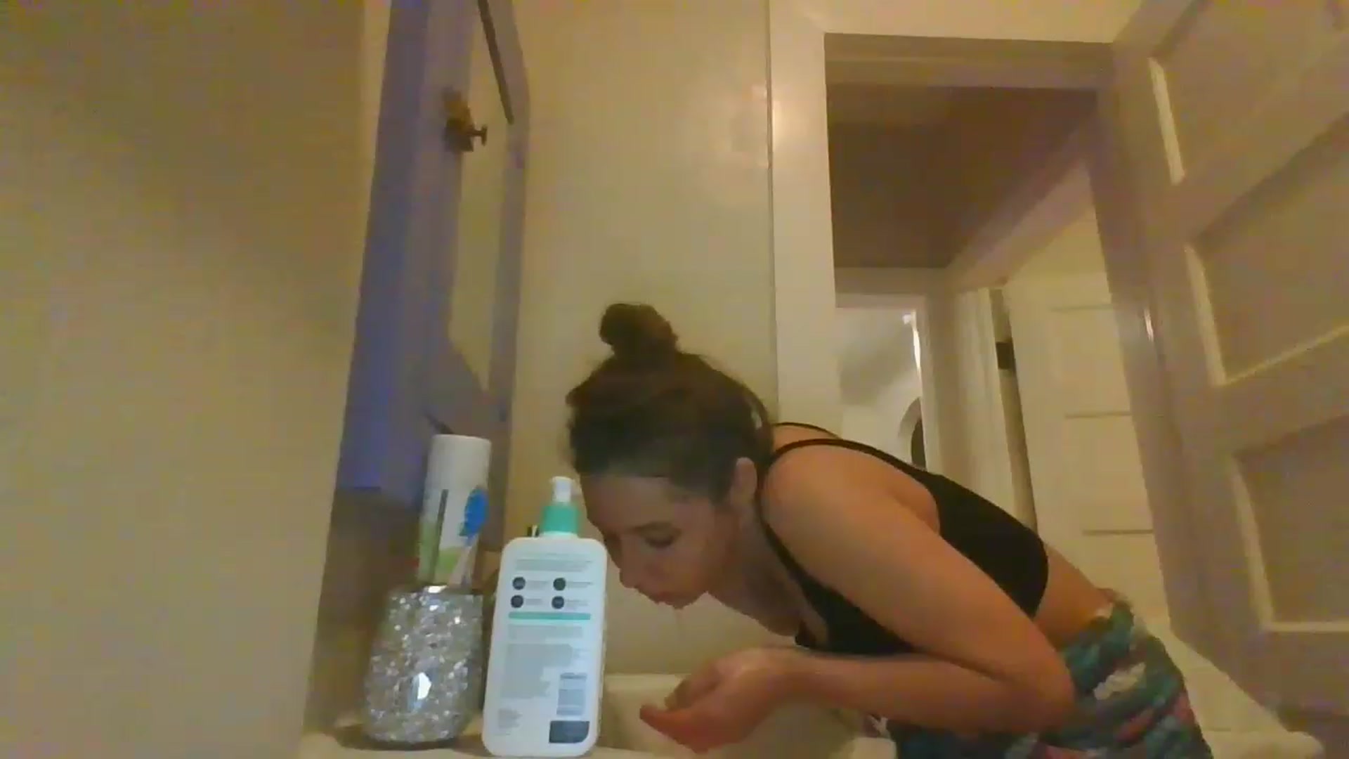 Gallery image thumbnail from Sauuucyb23's myfreecams stream on, 12/12/2022, 01:30 image 19 of 20