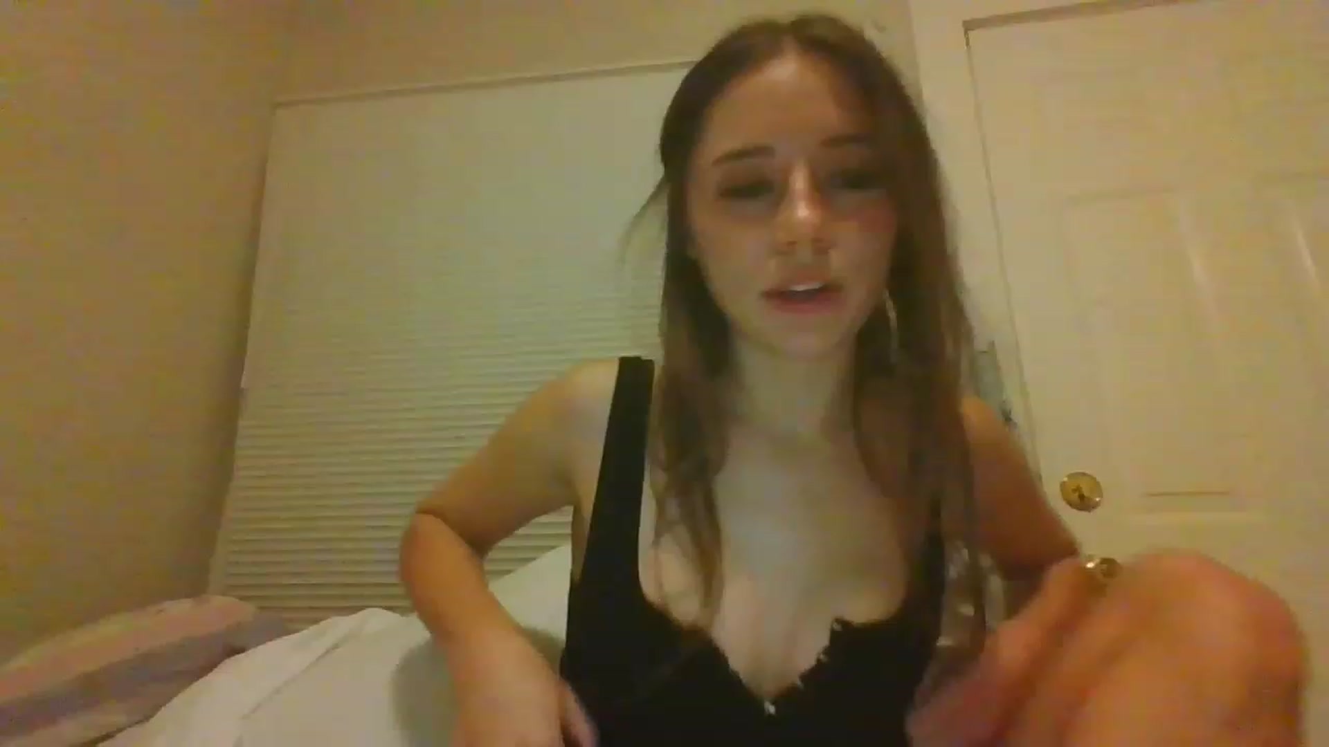 Gallery image thumbnail from Sauuucyb23's myfreecams stream on, 12/12/2022, 02:08 image 2 of 20