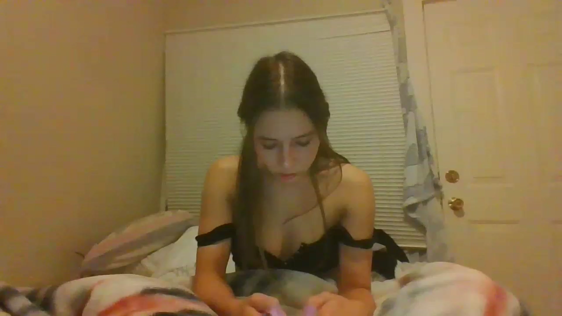 Gallery image thumbnail from Sauuucyb23's myfreecams stream on, 12/12/2022, 02:08 image 14 of 20