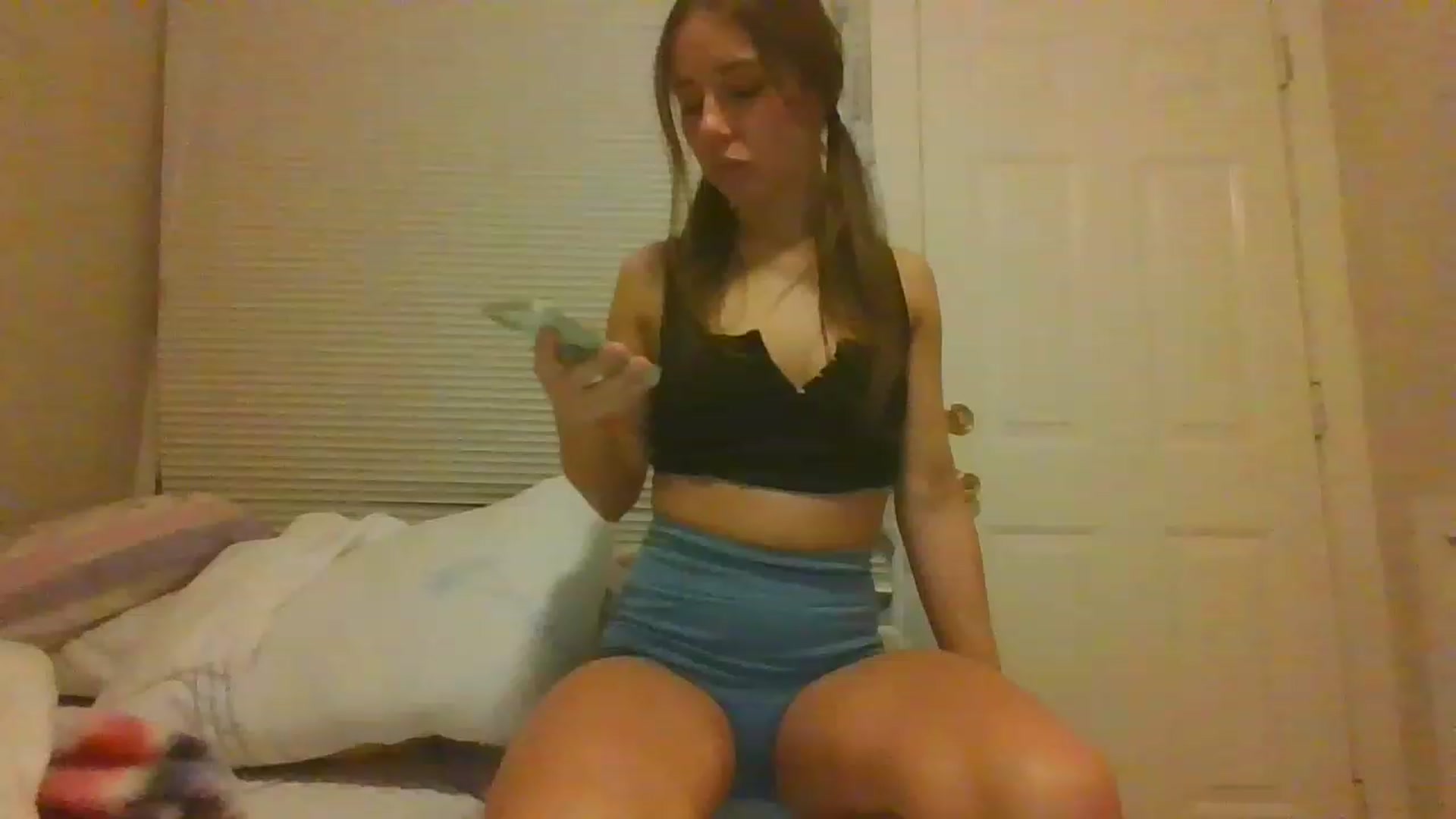 Gallery image thumbnail from Sauuucyb23's myfreecams stream on, 12/12/2022, 02:08 image 7 of 20