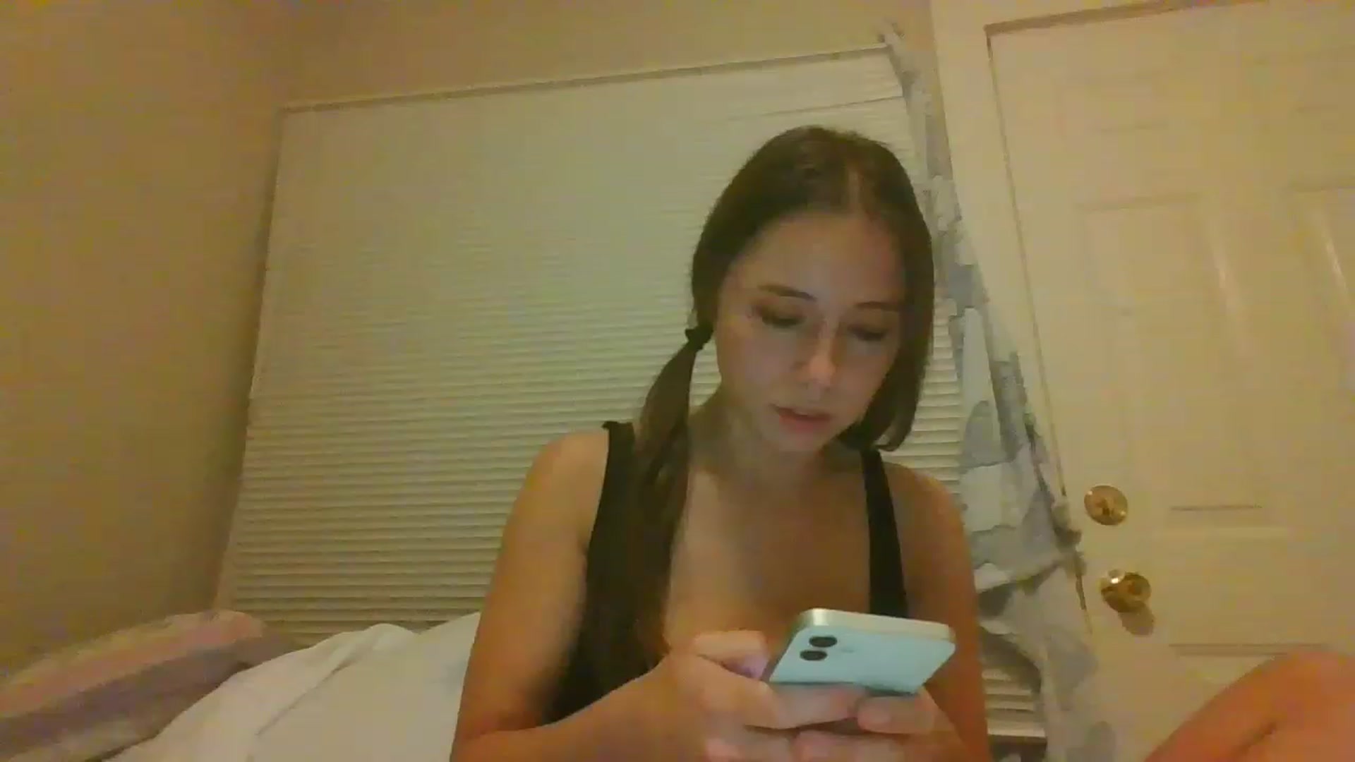 Gallery image thumbnail from Sauuucyb23's myfreecams stream on, 12/12/2022, 02:08 image 3 of 20
