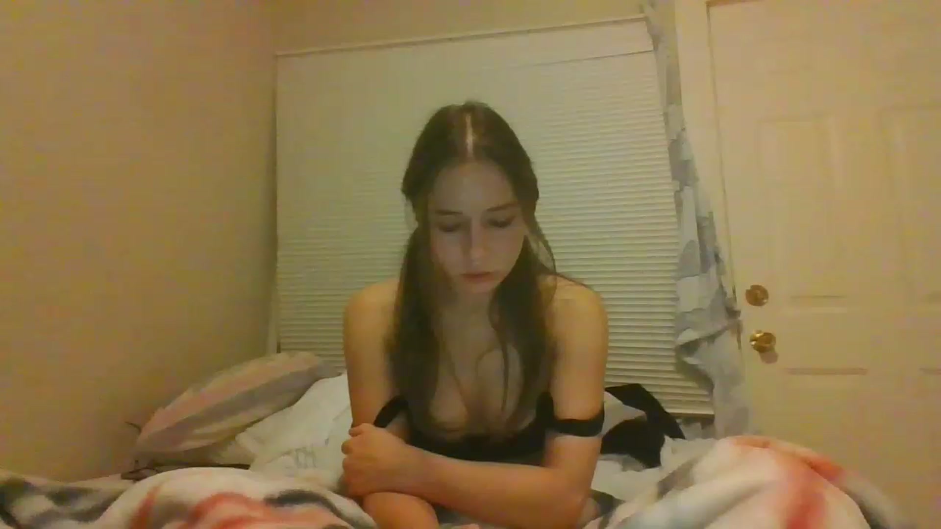Gallery image thumbnail from Sauuucyb23's myfreecams stream on, 12/12/2022, 02:08 image 17 of 20