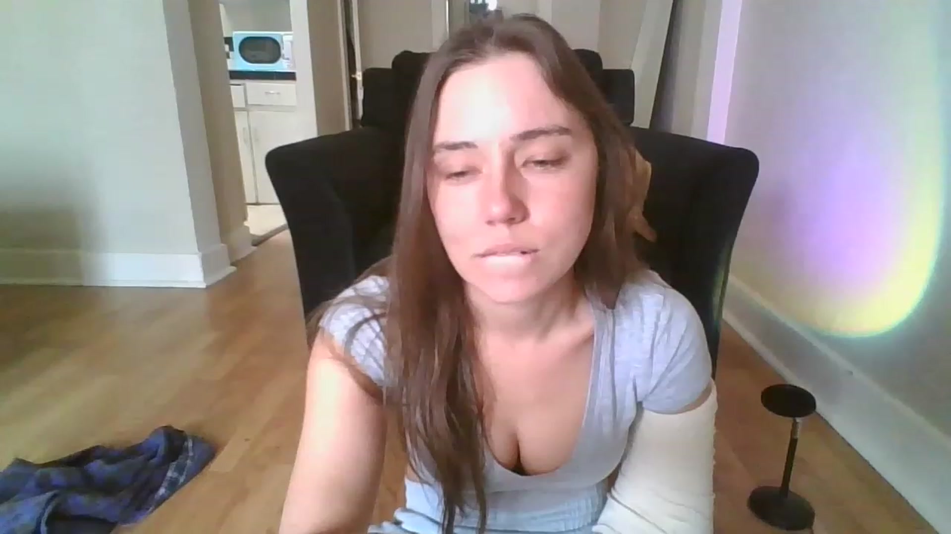 Gallery image thumbnail from Sauuucyb23's myfreecams stream on, 12/18/2022, 20:10 image 19 of 20