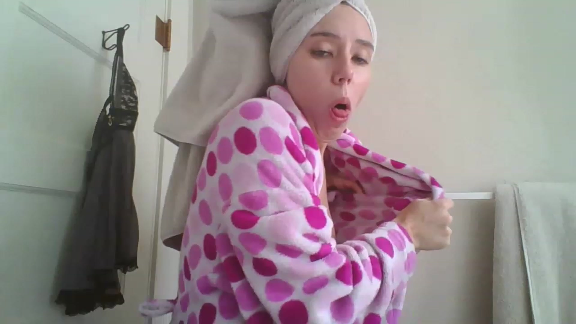 Gallery image thumbnail from Sauuucyb23's myfreecams stream on, 02/09/2023, 17:22 image 8 of 20