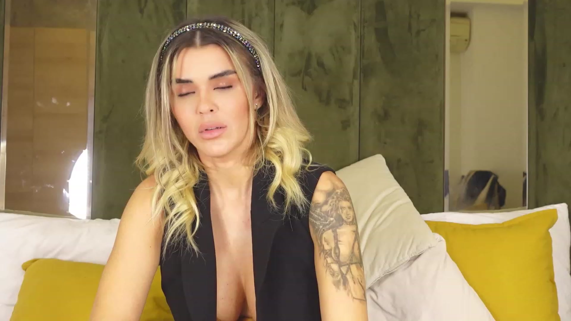 Gallery image thumbnail from SavageMonica's myfreecams stream on, 01/05/2024, 10:38 image 5 of 20