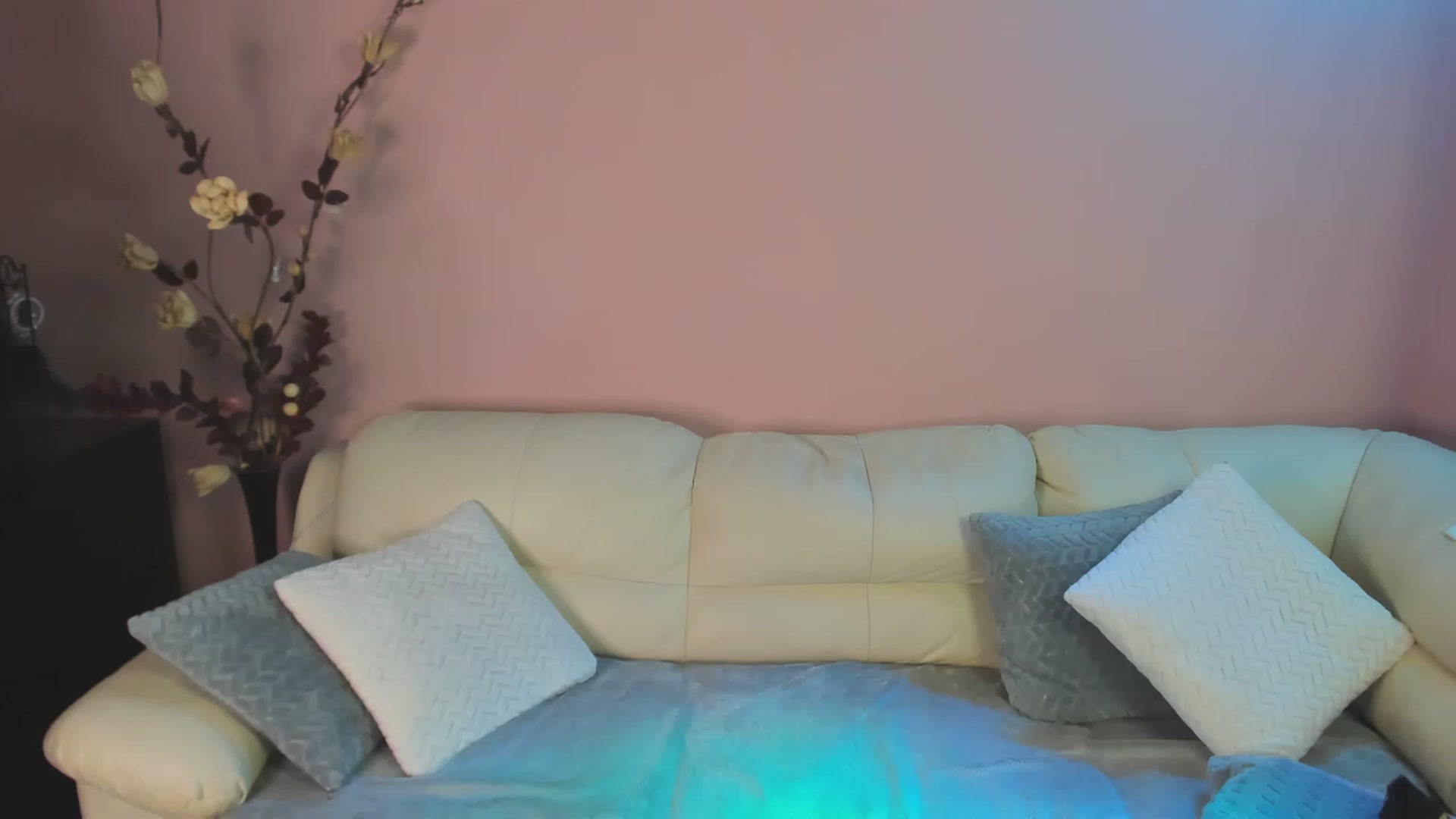 Gallery image thumbnail from SavannahMay's myfreecams stream on, 03/09/2023, 16:25 image 11 of 20