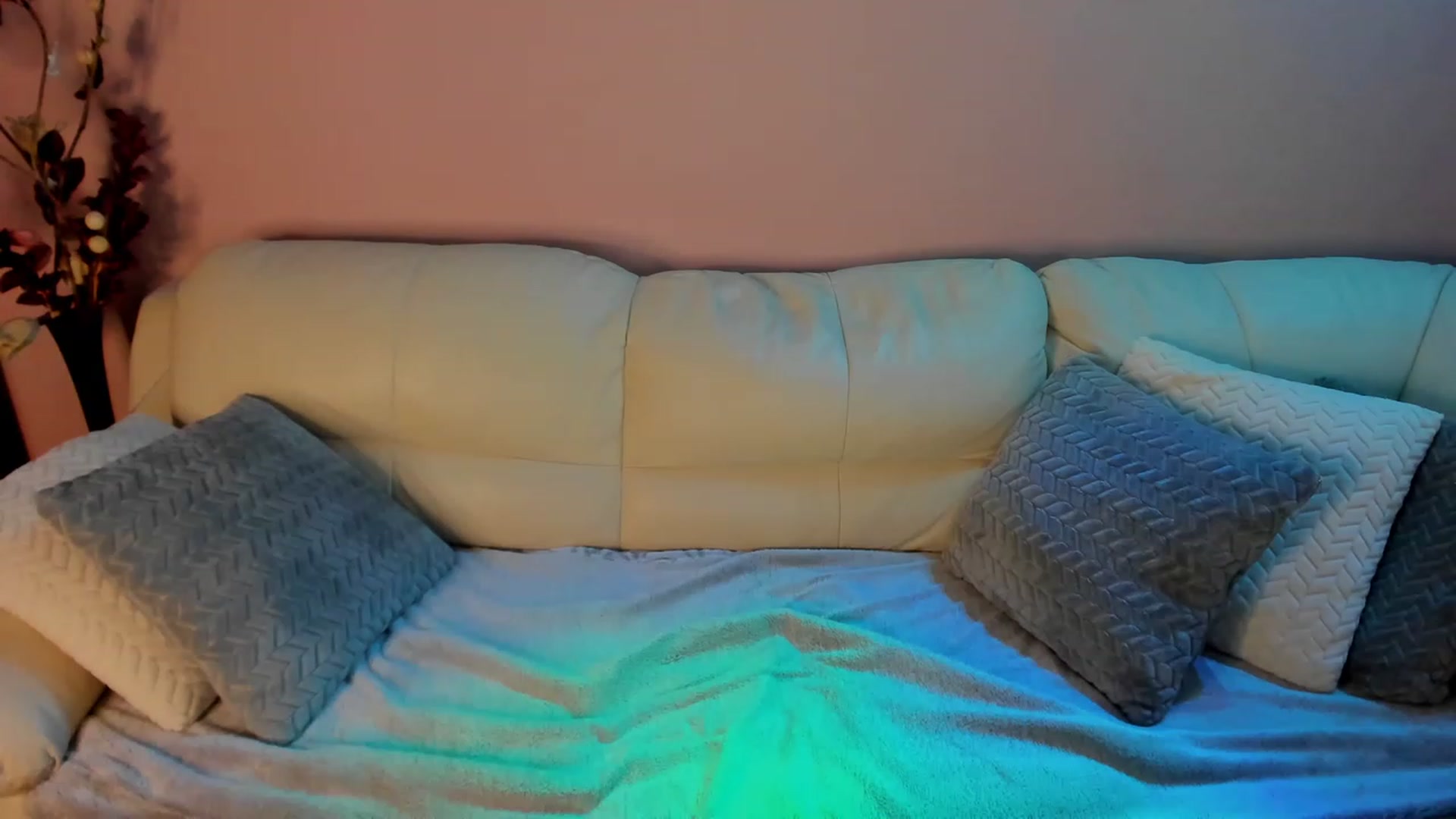 Gallery image thumbnail from SavannahMay's myfreecams stream on, 04/02/2023, 21:46 image 15 of 20