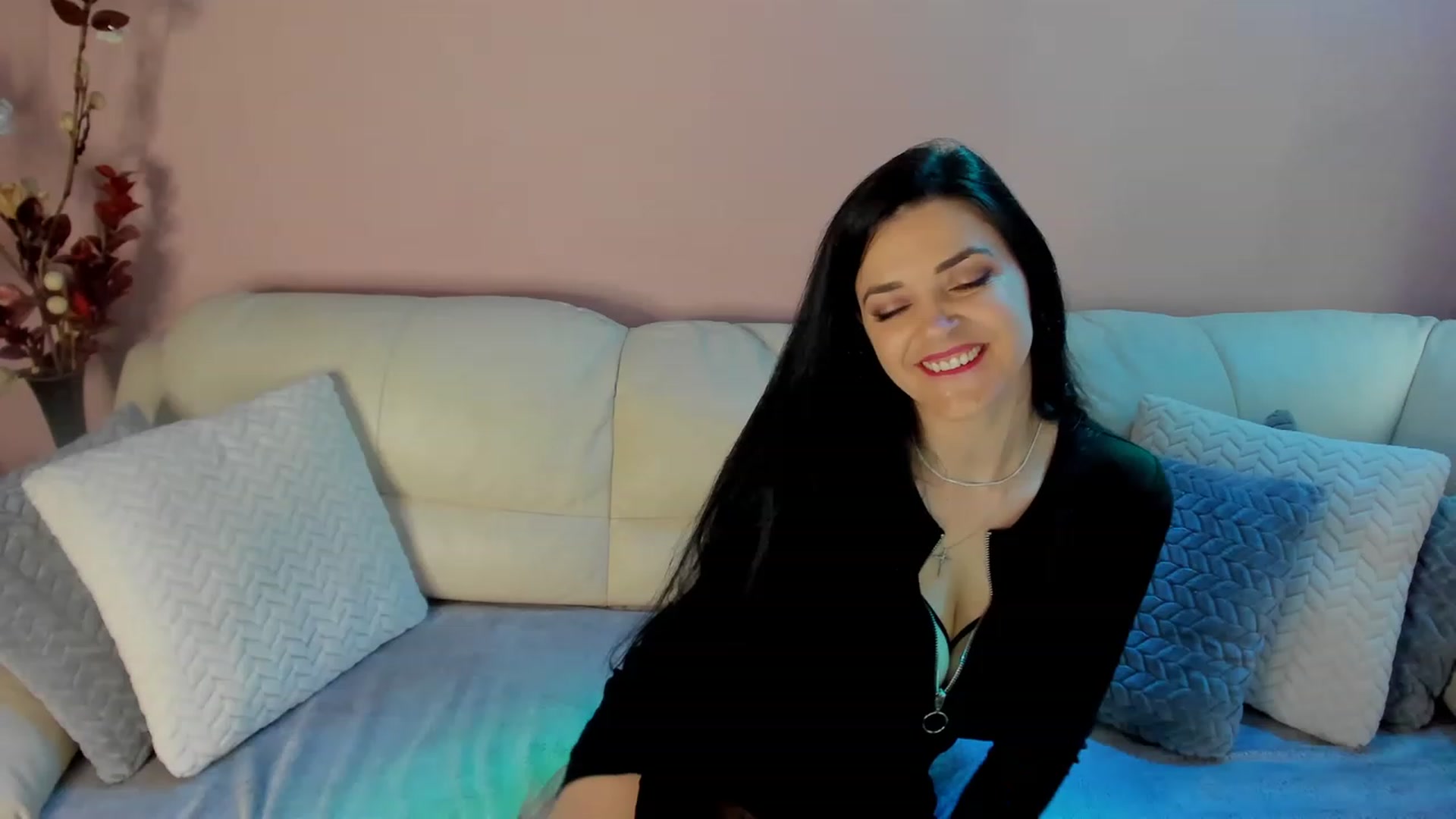 Gallery image thumbnail from SavannahMay's myfreecams stream on, 04/13/2023, 15:15 image 6 of 20