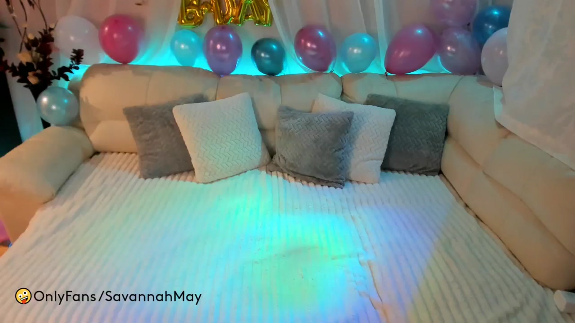 Gallery image thumbnail from SavannahMay's myfreecams stream on, 01/06/2024, 21:28 image 17 of 20