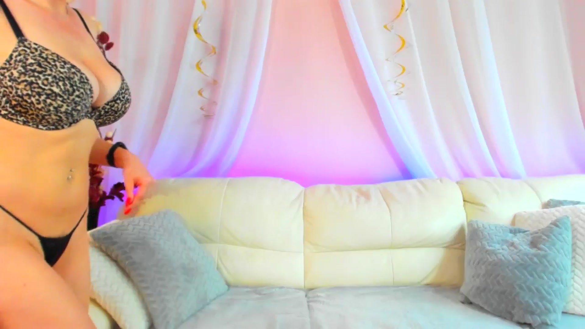 Gallery image thumbnail from SavannahMay's myfreecams stream on, 05/02/2024, 13:16 image 15 of 20