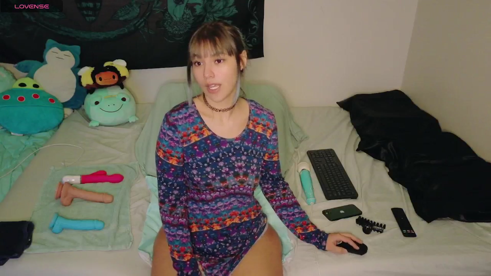 Gallery image thumbnail from SaveTheBea's myfreecams stream on, 01/01/2025, 18:45 image 16 of 20